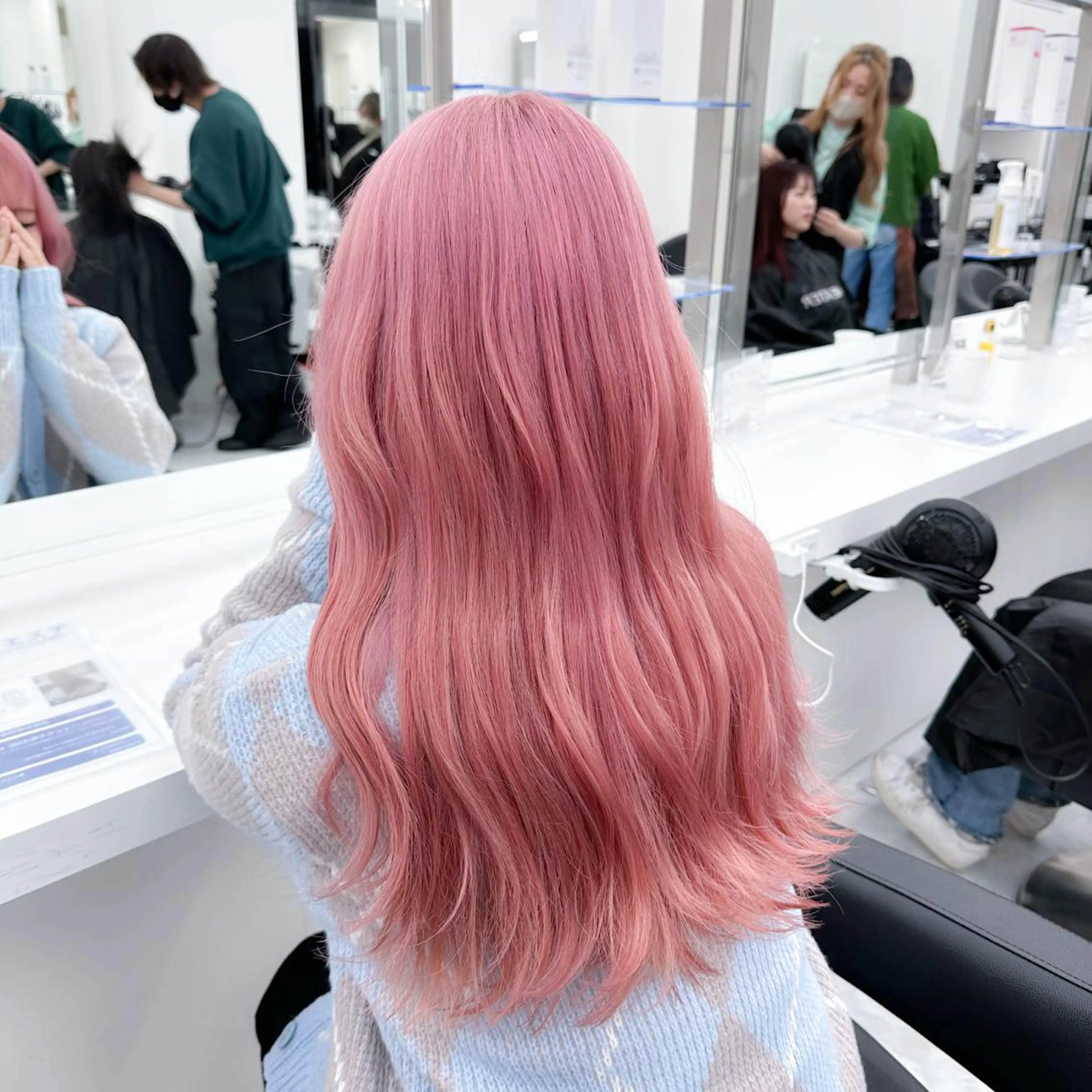 セミロング カラー パーマ ヘアアレンジ メンズ キッズ ネイル マツエク・マツパ アイブロウ reco所属・ウルフ&レイヤー特化 まとまる美髪矯正のヘアスタイル