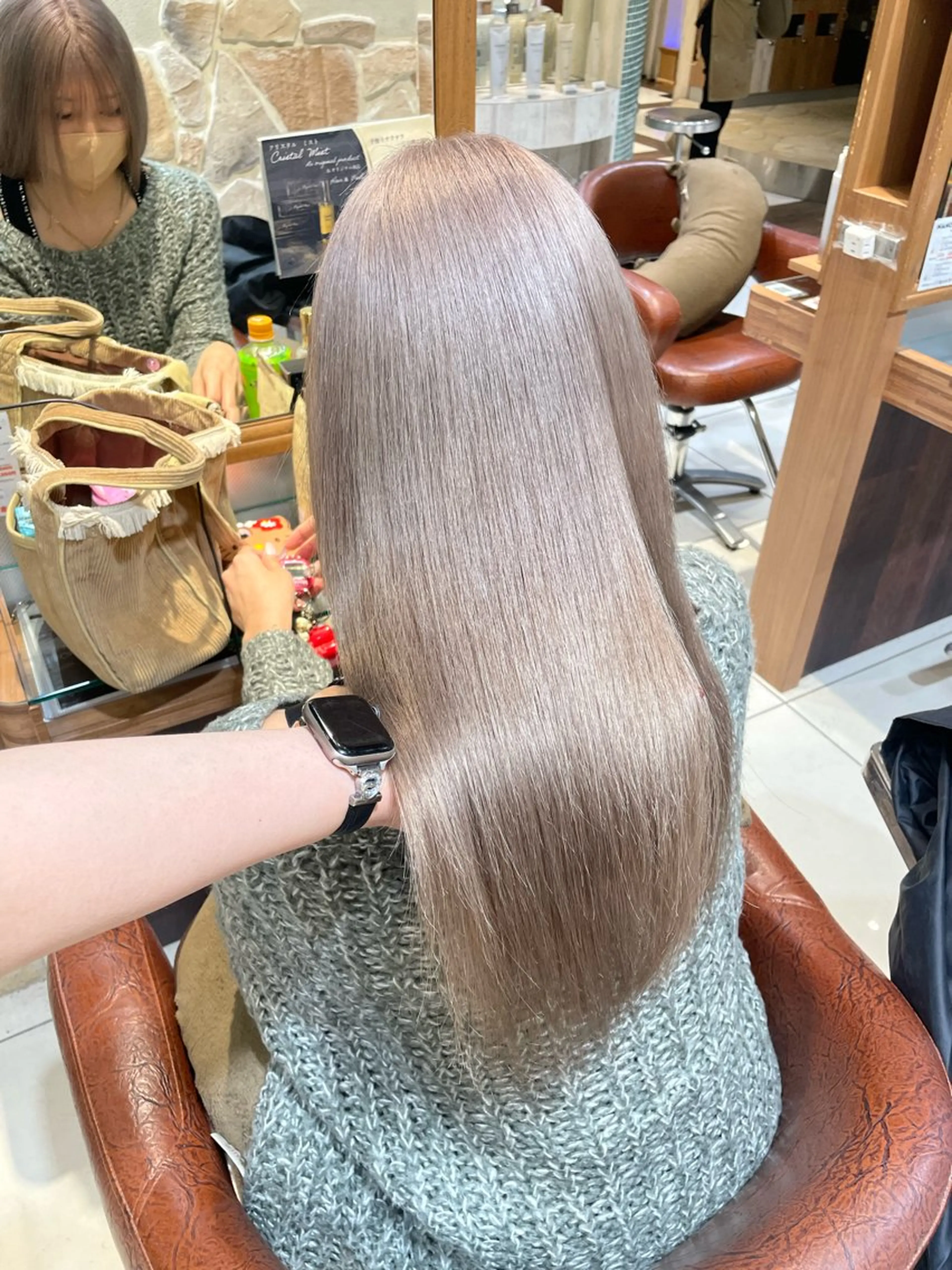 ロング カラー 赤みを押えたカラー➰ ケアブリーチのヘアスタイル