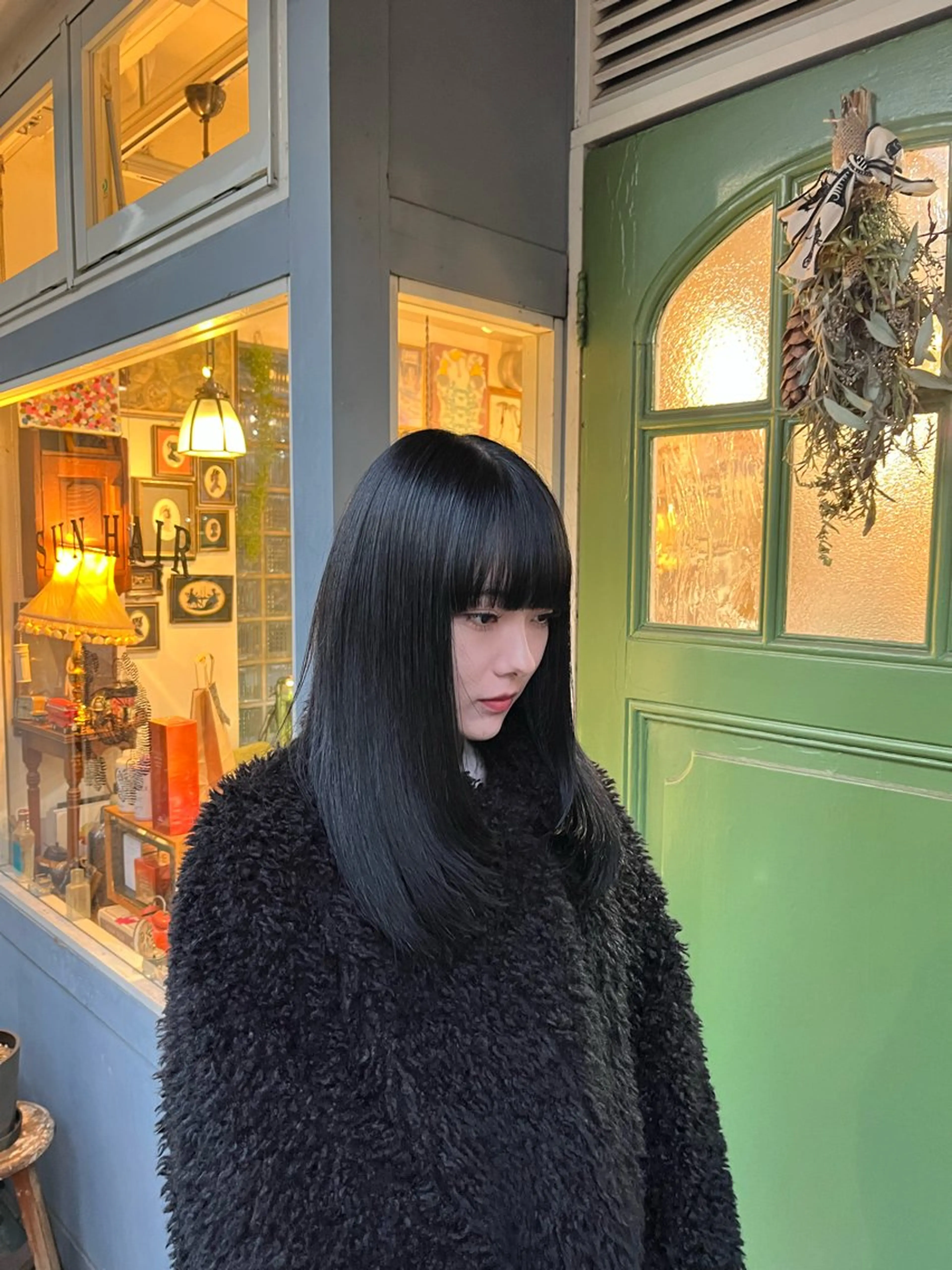 ロング カラー レイヤーカット ローレイヤー カット ヘアカラー トリートメント ヘッドスパ 抜け感パーマ/ 顔まわり/緒方椋のヘアスタイル