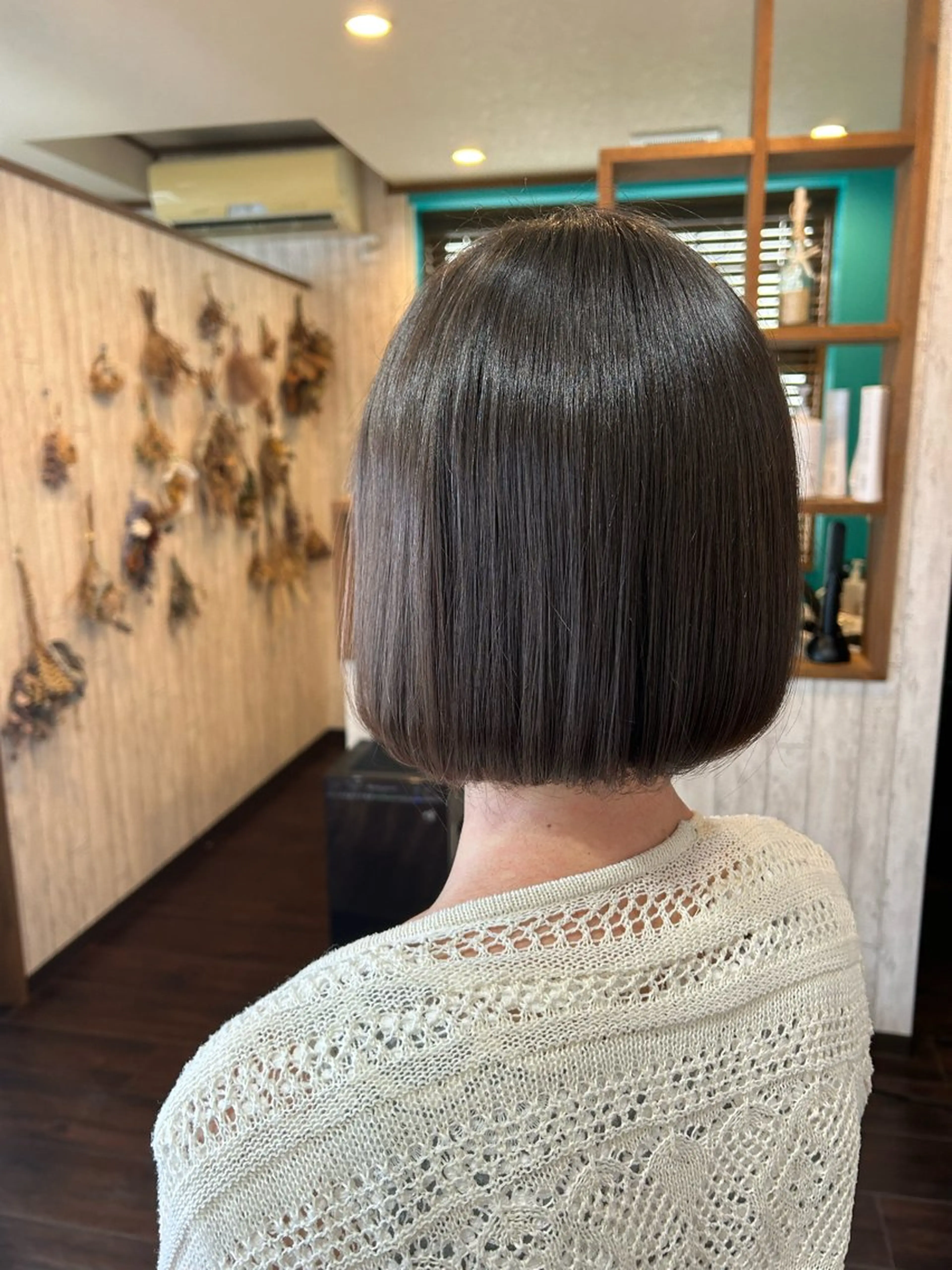 ミディアム カット 早坂 さくらのヘアスタイル