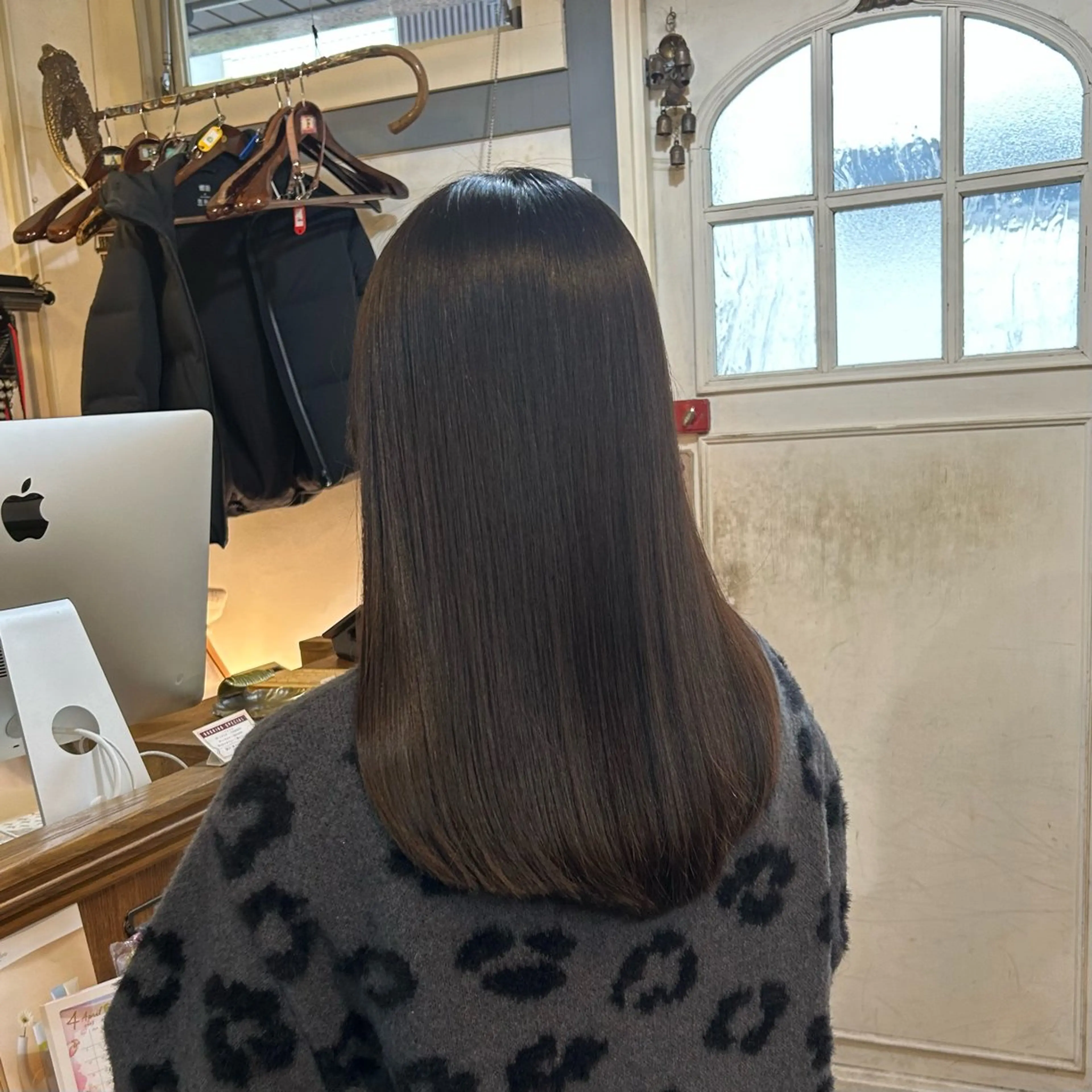 ミディアム レイヤーカット 縮毛矯正 BRITS 渡辺 菜々子のヘアスタイル