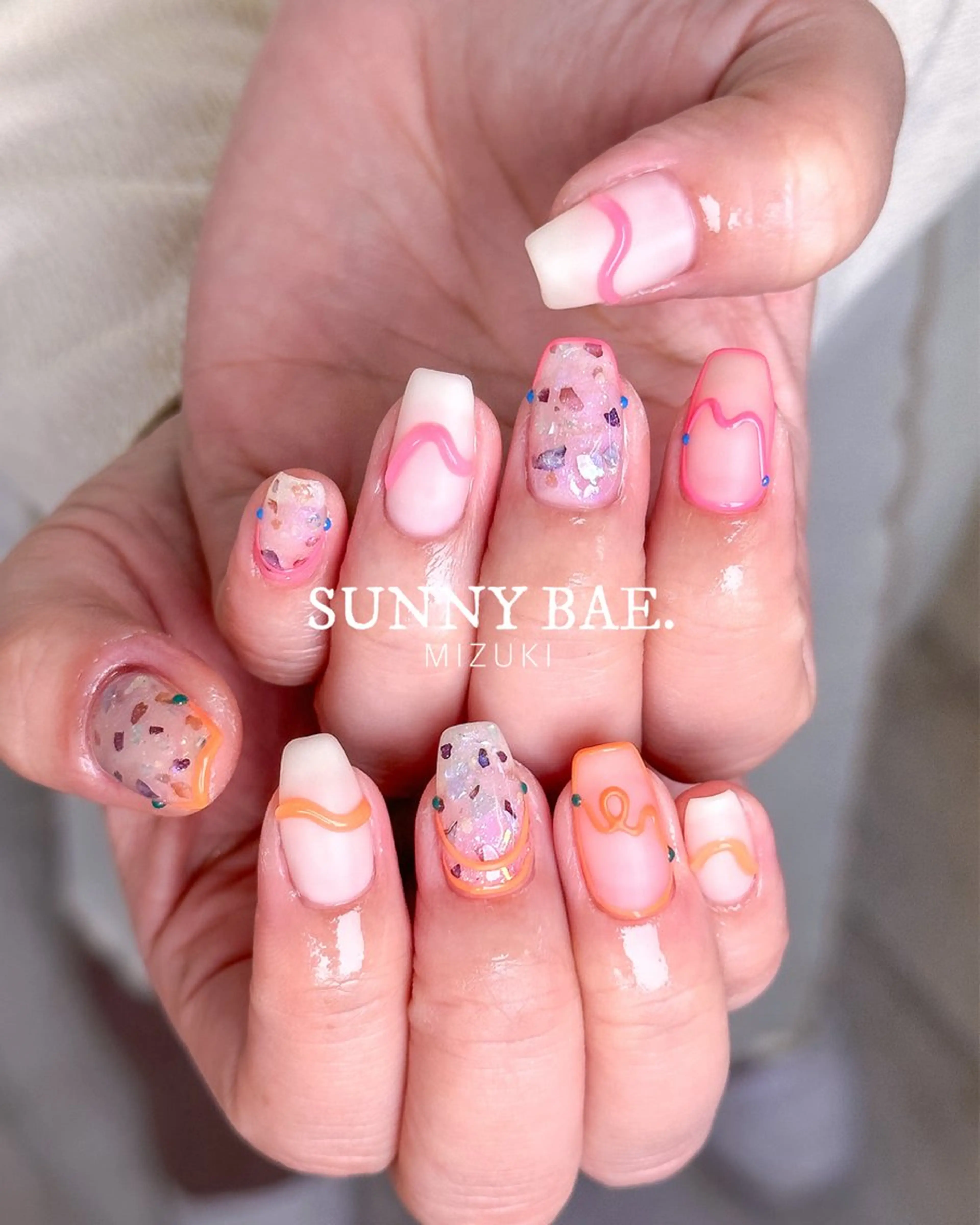 ネイル ニュアンスネイル オレンジ ピンク ハンドネイル SUNNY BAE. 🌼MIZUKIのネイルデザイン