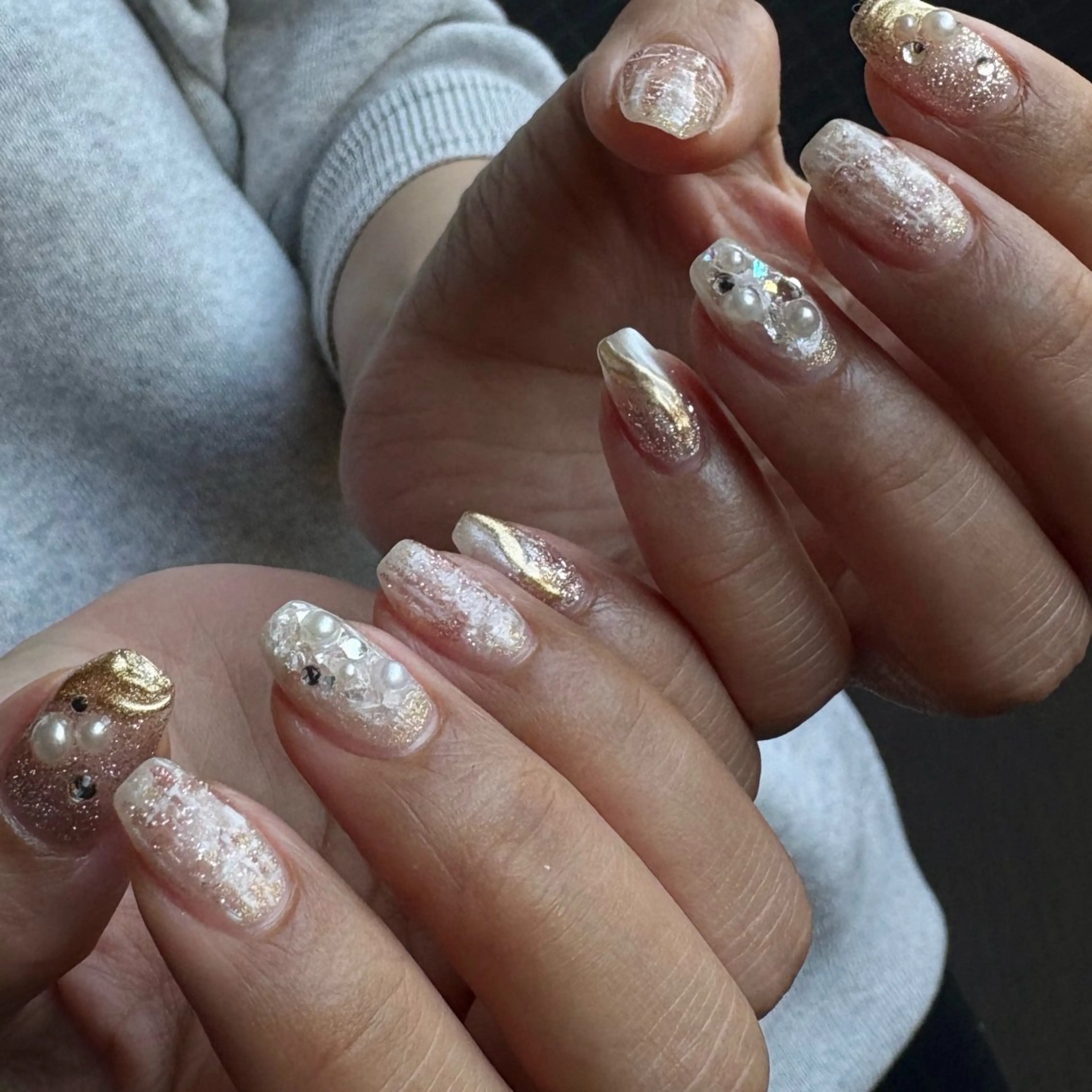 ネイル ゴールド ニュアンスネイル ツイードネイル ホワイト 冬ネイル ハンドネイル nail amuseのネイルデザイン