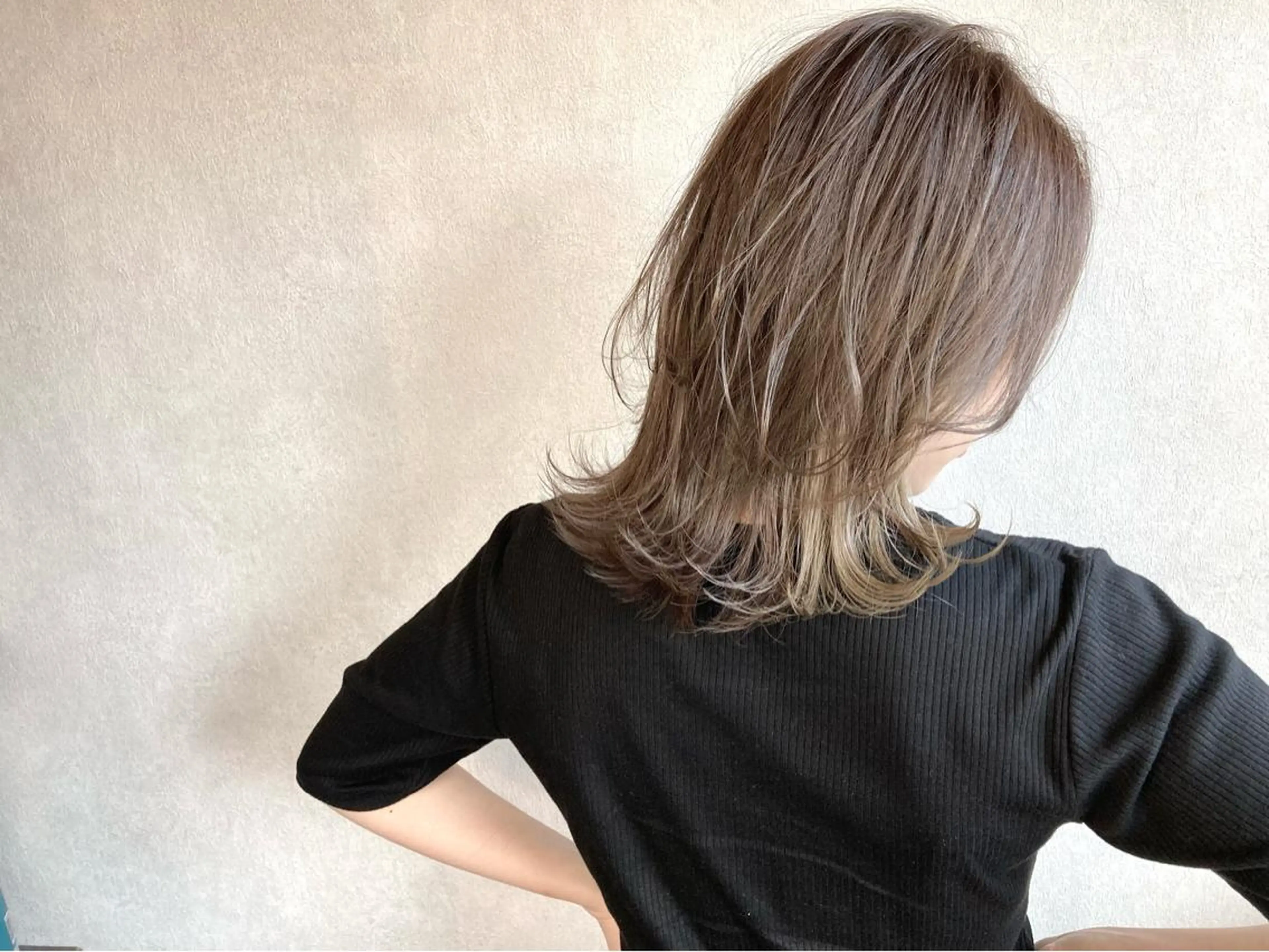 ミディアム カラー パーマ Rowel ローウェルのヘアスタイル