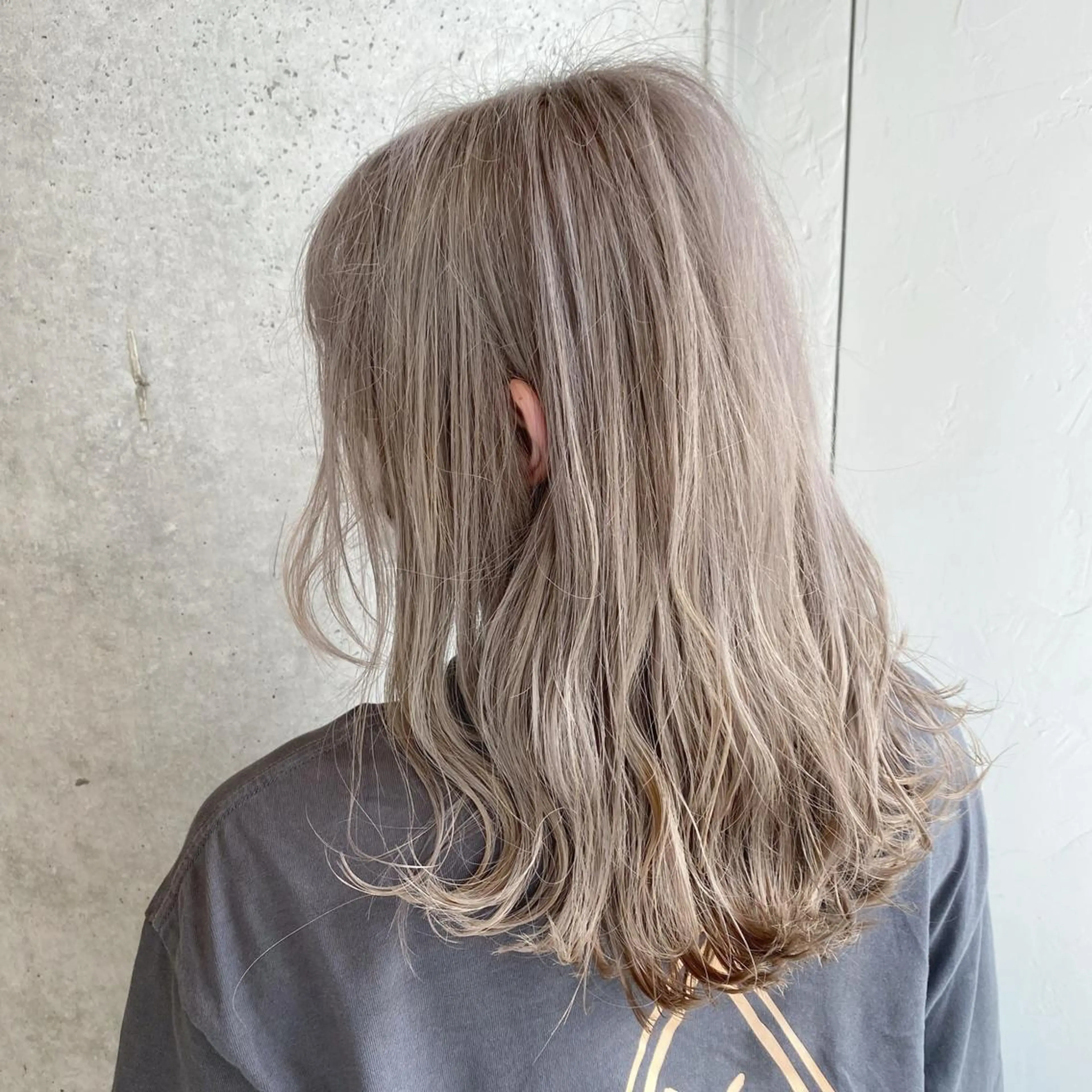 セミロング カラー カット ヘアカラー トリートメント ベージュカラー🌿 新潟駅/青木結月のヘアスタイル
