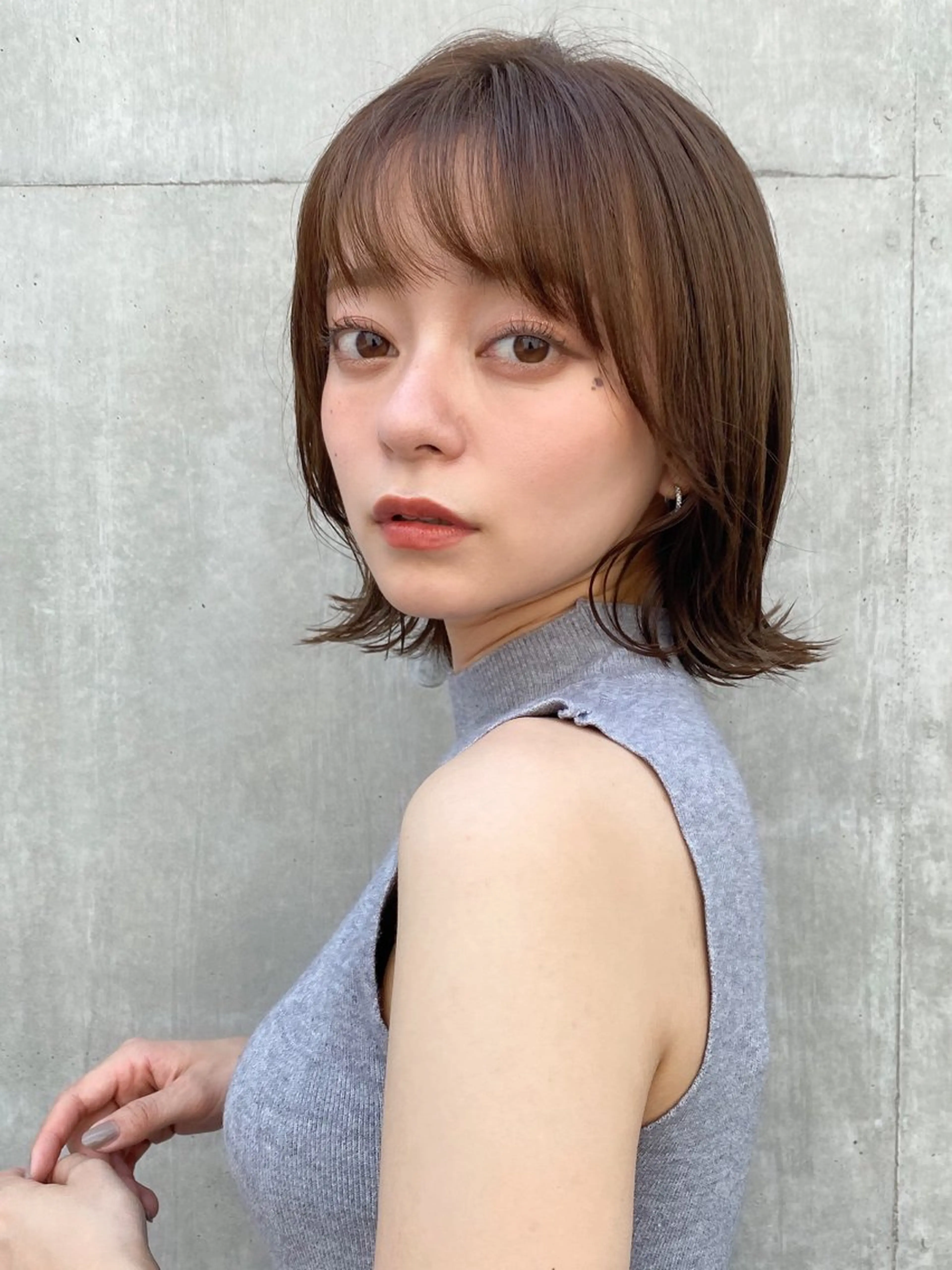 ミディアム カラー 切りっぱなしボブ 透明感カラー グレージュ ボブ 佐藤 侑哉のヘアスタイル