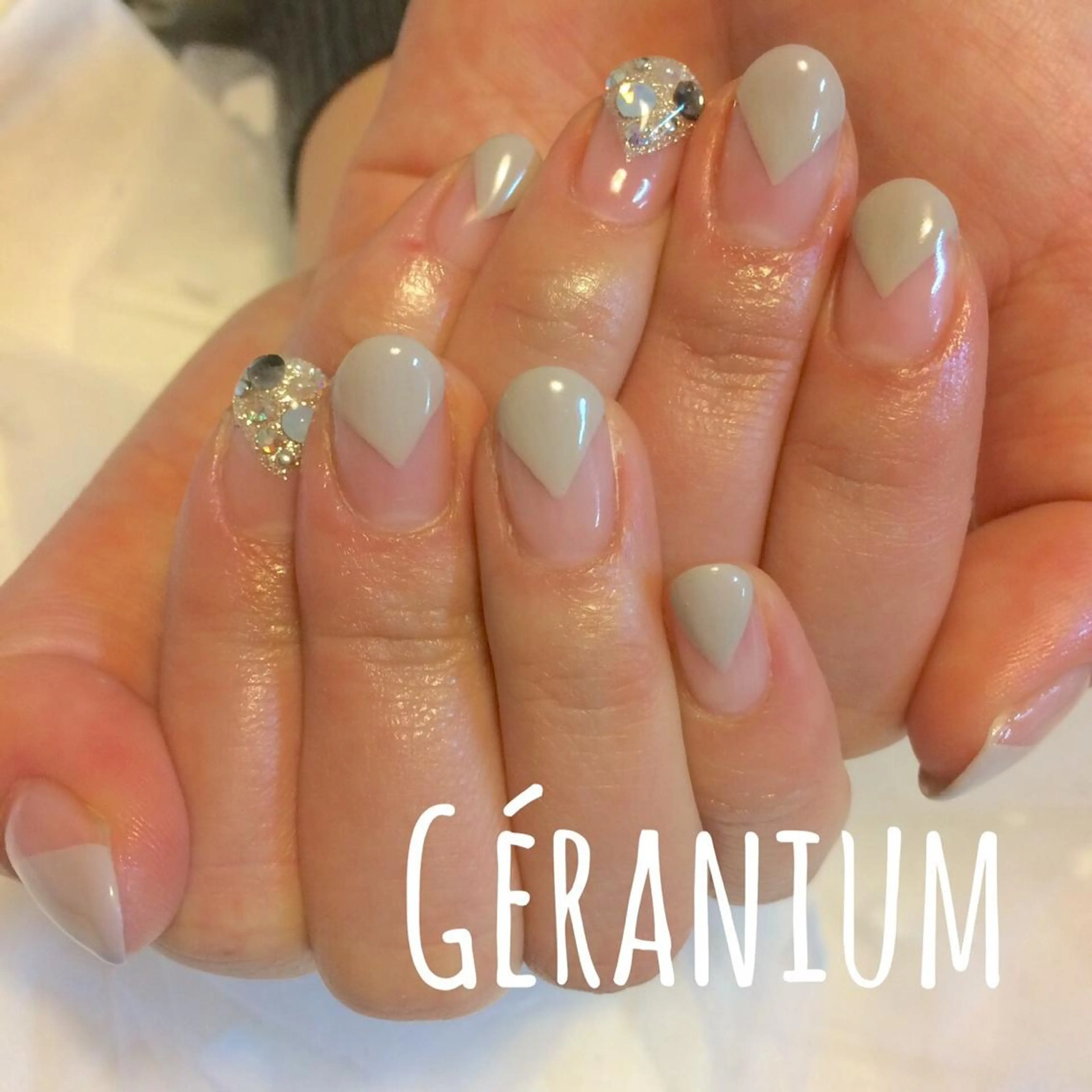 ネイル フレンチネイル オフィスネイル GéRanium Harukaのネイルデザイン