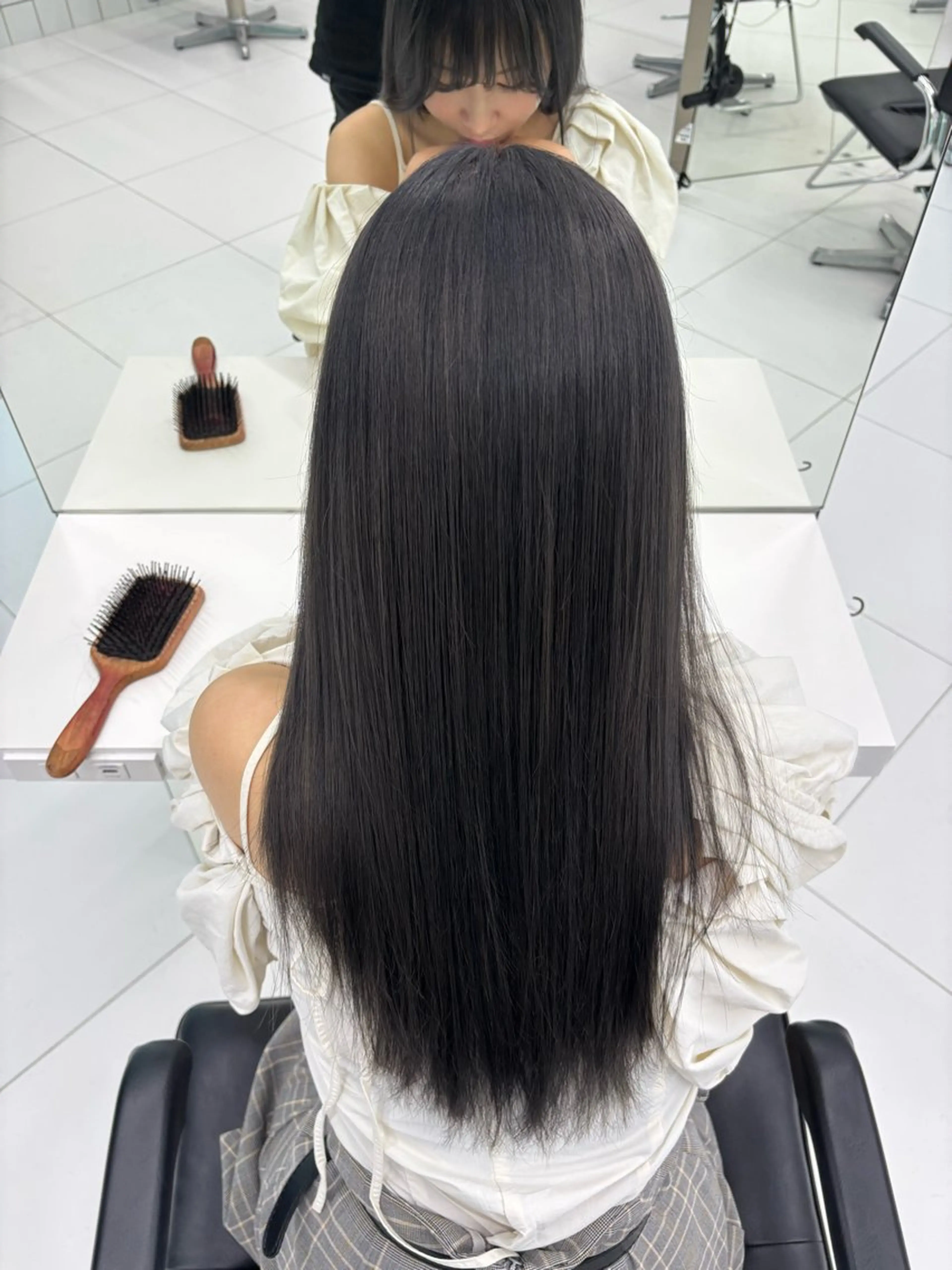 ロング カラー ブリーチ ダークグレー ダークグレージュ グレージュ ヘアカラー トリートメント miyu’s渋谷所属・高崎 堅心のヘアスタイル