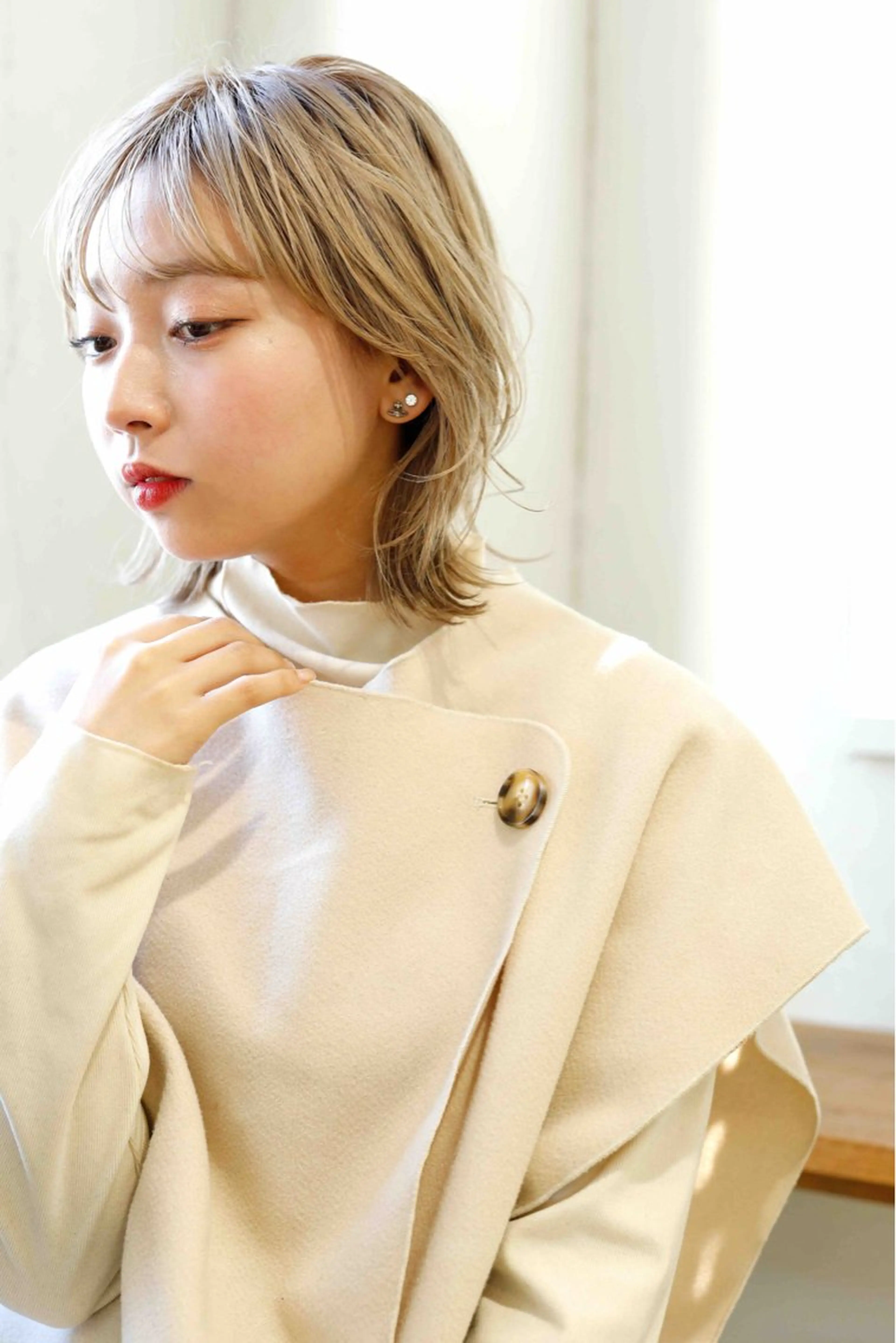 ミディアム カット ヘアカラー Navy （ネイビー）のヘアスタイル