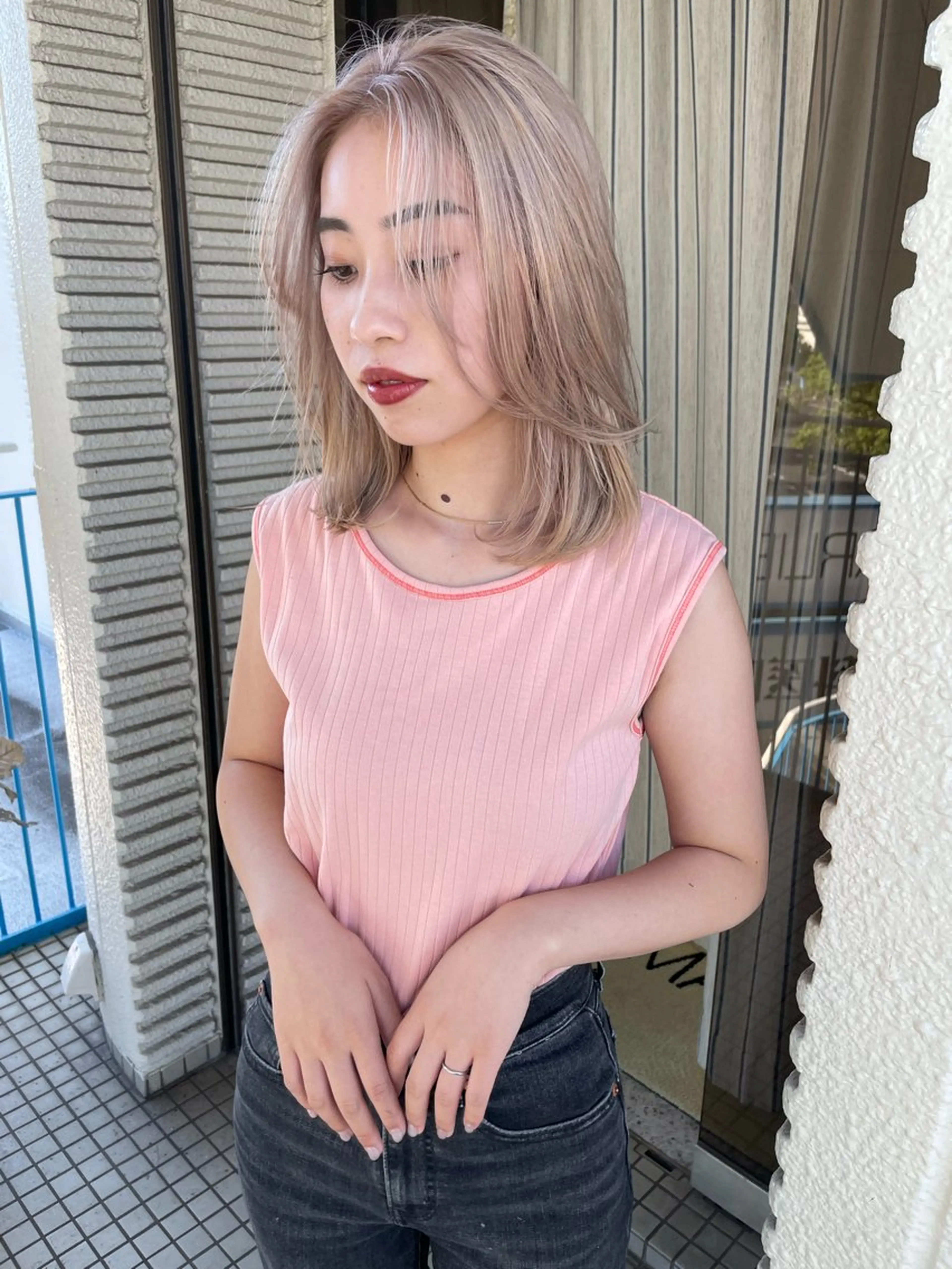 セミロング カラー JIEN MIUのヘアスタイル