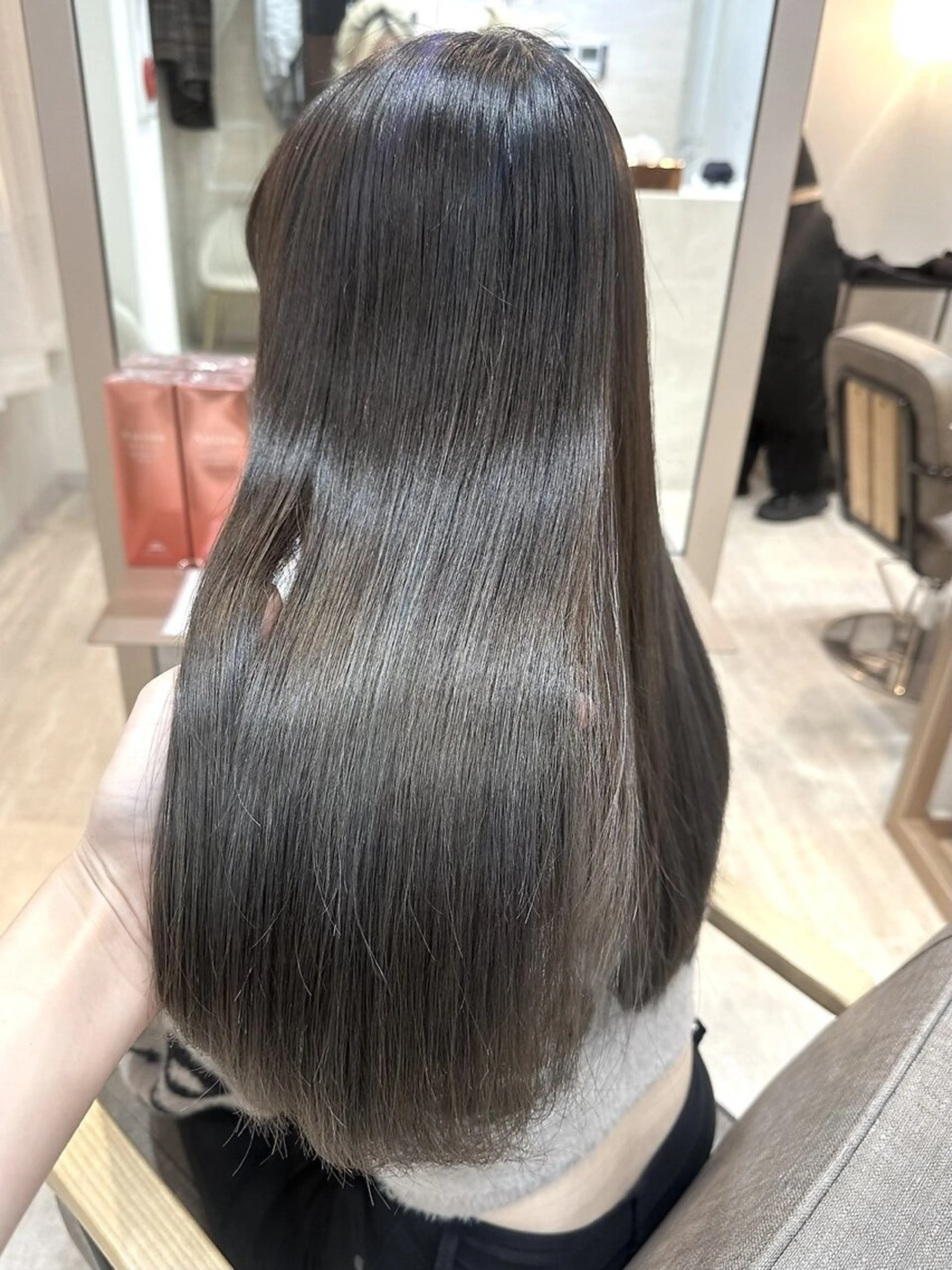 ロング カラー ブリーチ ケアブリーチ 透明感カラー グレージュ ロング ヘアカラー 💙Ami💙 elubylovisのヘアスタイル