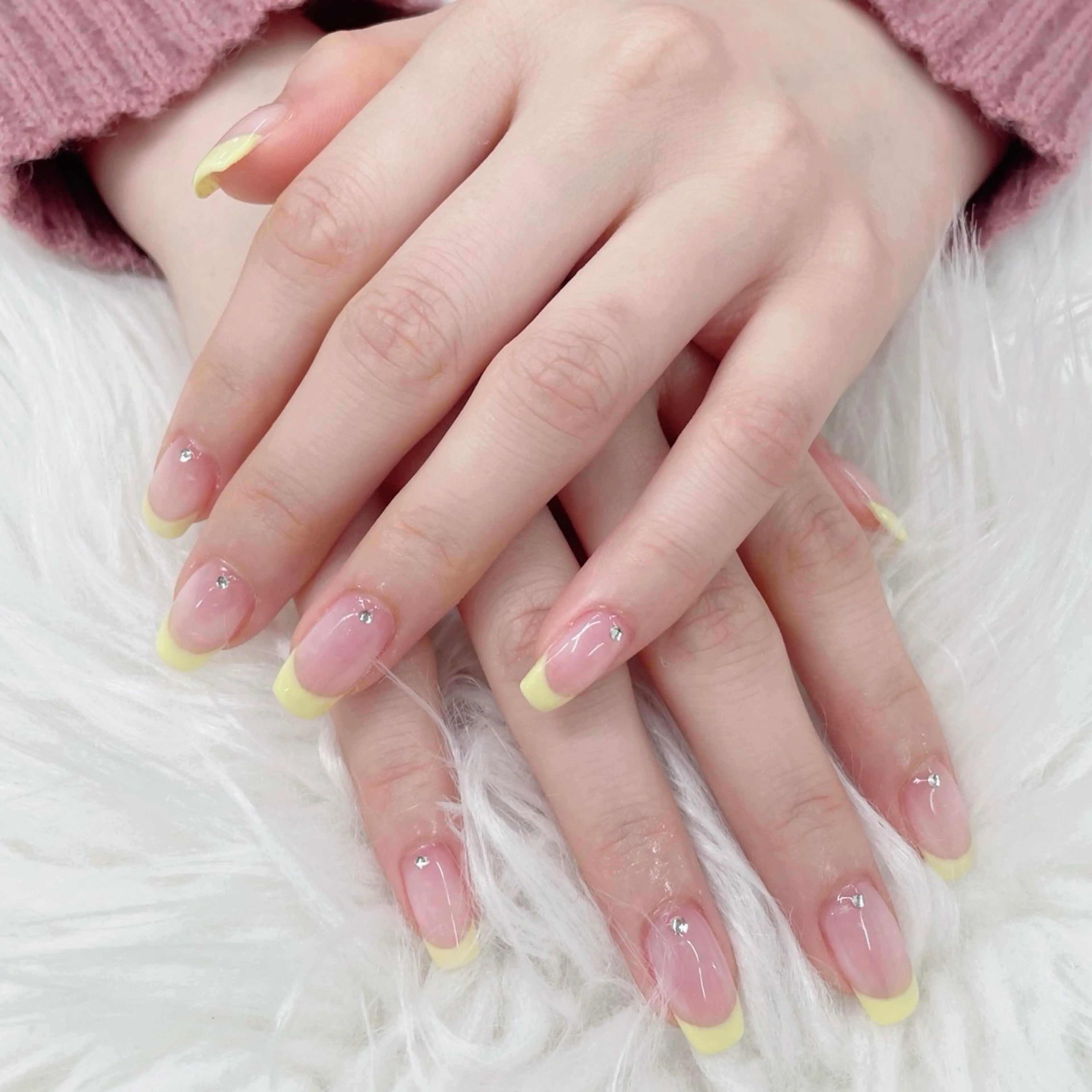 ネイル フレンチネイル ストーンネイル エリクサーネイル池袋店所属・エリクサーネイル池袋 大槻のネイルデザイン