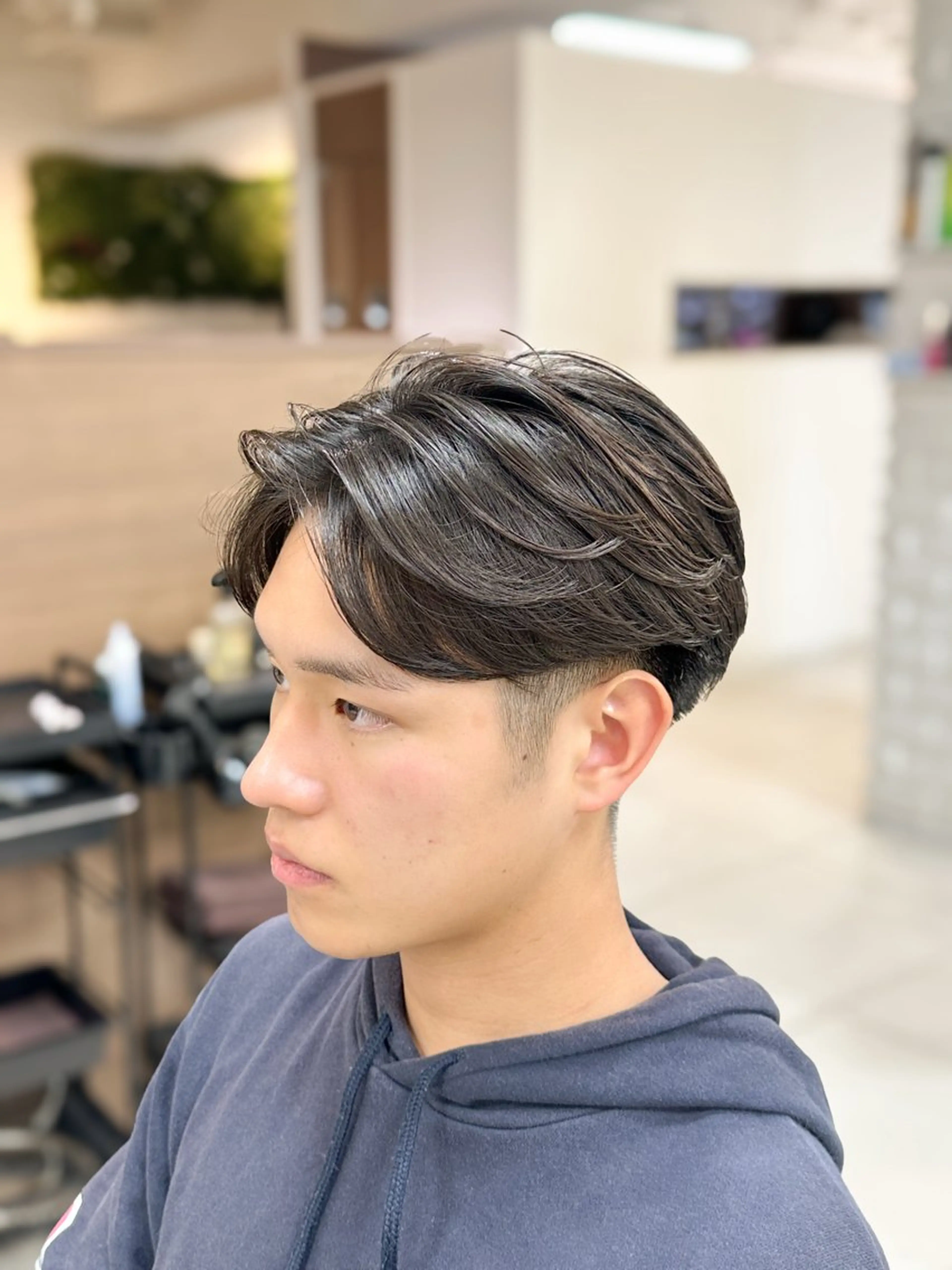 ショート パーマ メンズ センターパート メンズパーマ ニュアンスパーマ カット パーマ トリートメント フェザーパーマ職人 🪶ryosukeのヘアスタイル