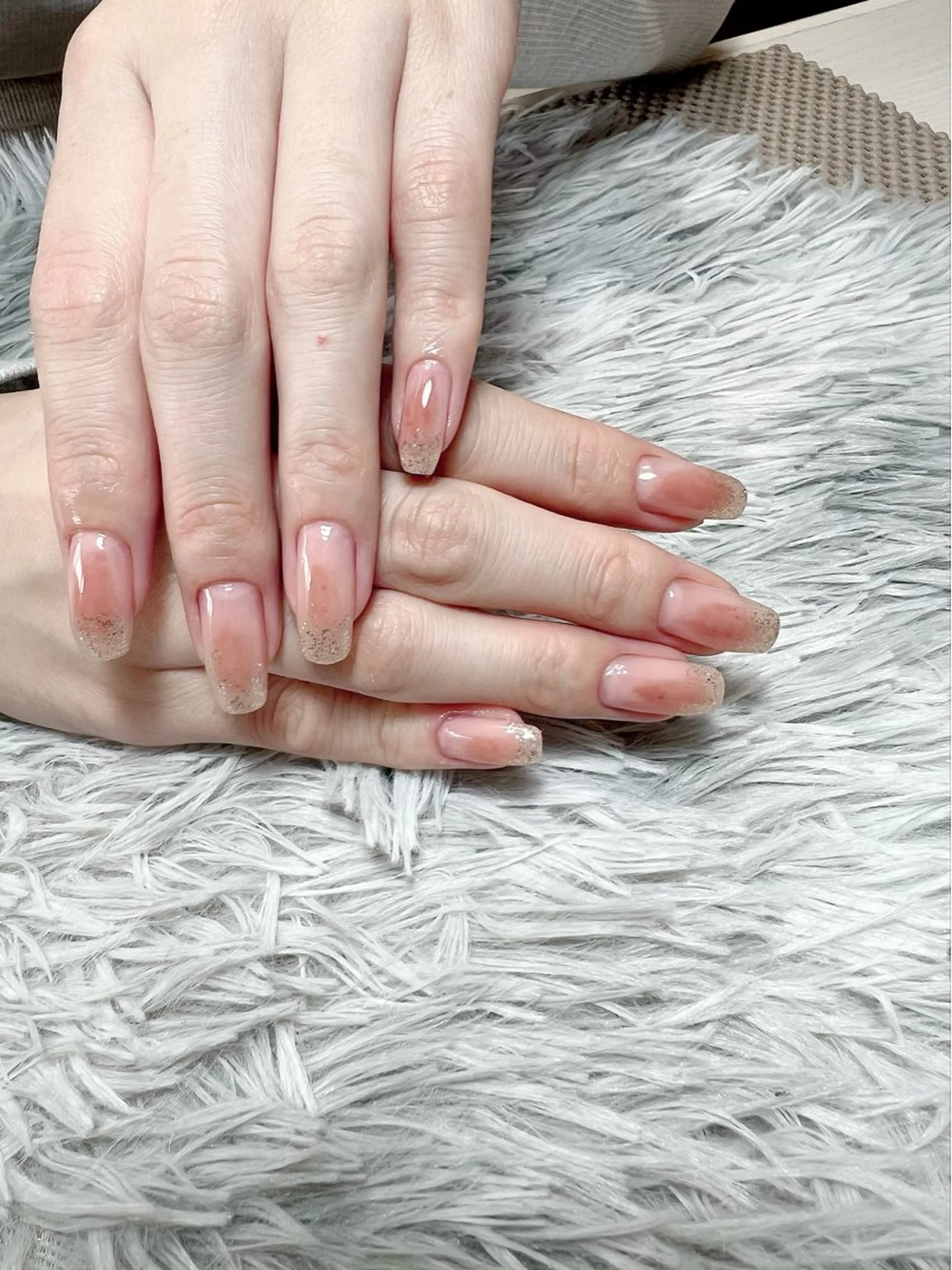 ネイル チークネイル ジェルネイル ラメ(グリッター) ラメグラデーション ハンドネイル シェヌネイル JURAのネイルデザイン