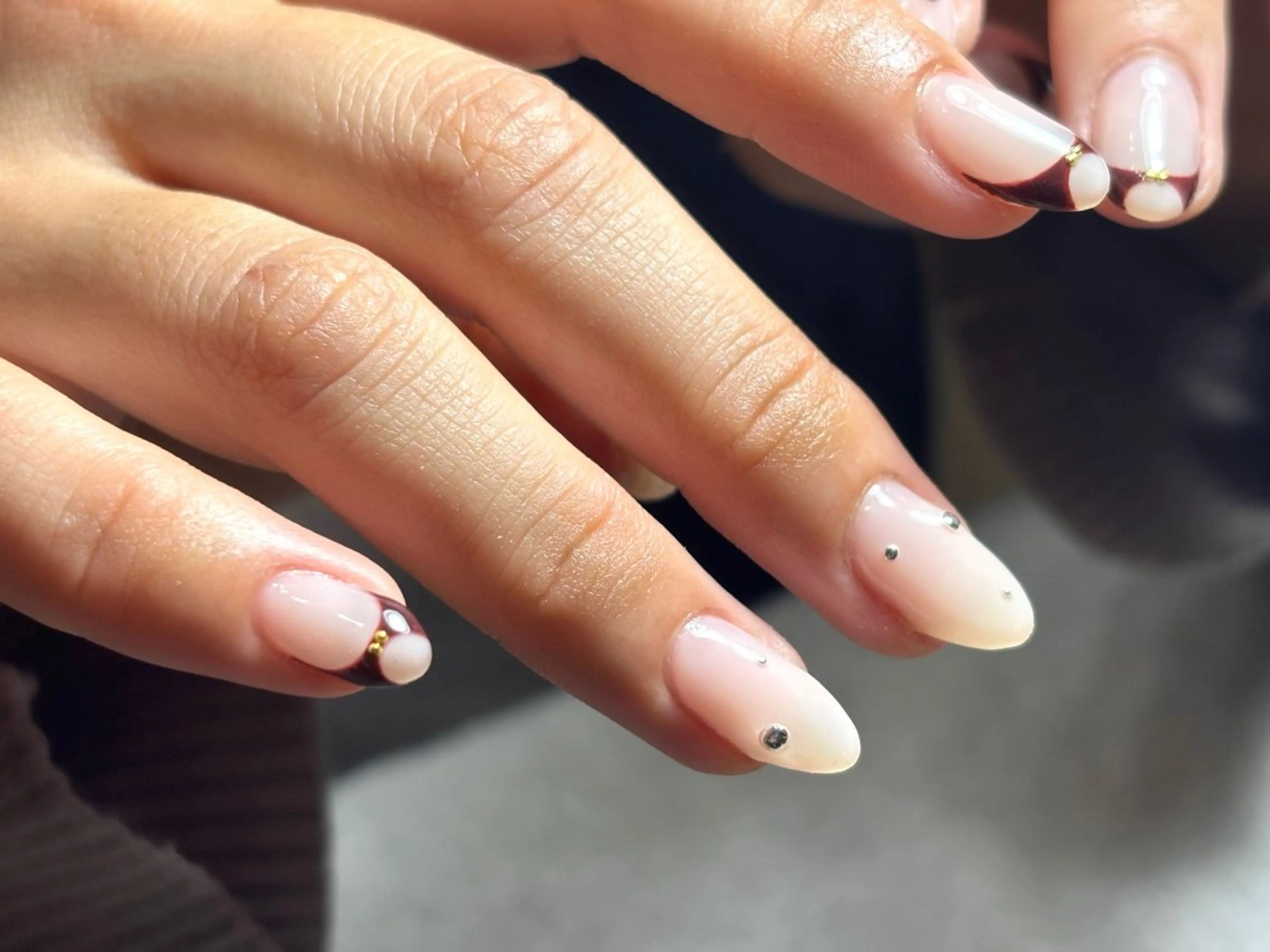 ネイル ボルドー フレンチネイル 冬ネイル クリスマス ハンドネイル Elio所属・Elio 国泰寺のネイルデザイン