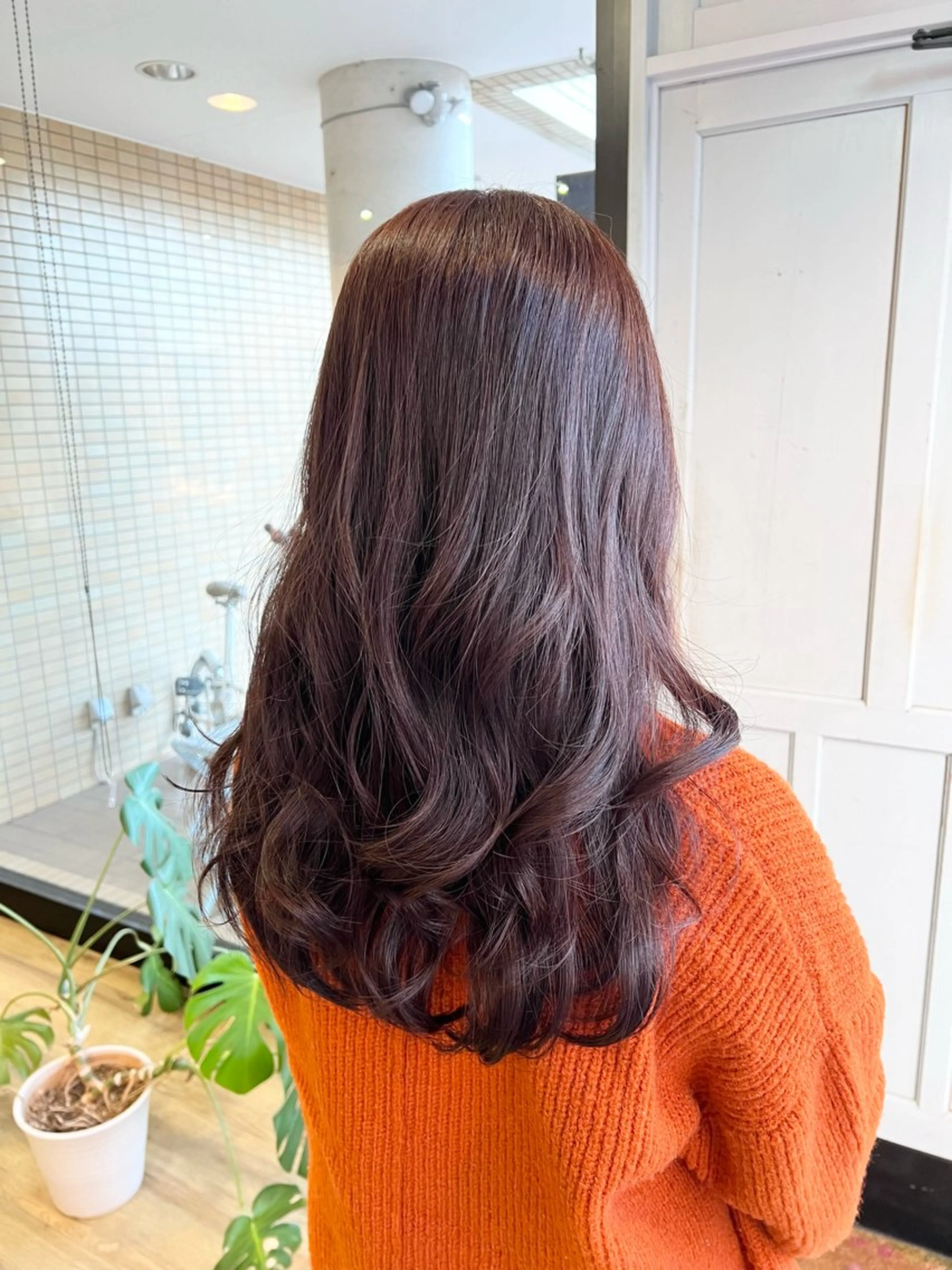 ロング カラー ブラウンカラー バイオレットカラー バイオレットブラウン ヘアカラー トリートメント ツキダテ ユイのヘアスタイル