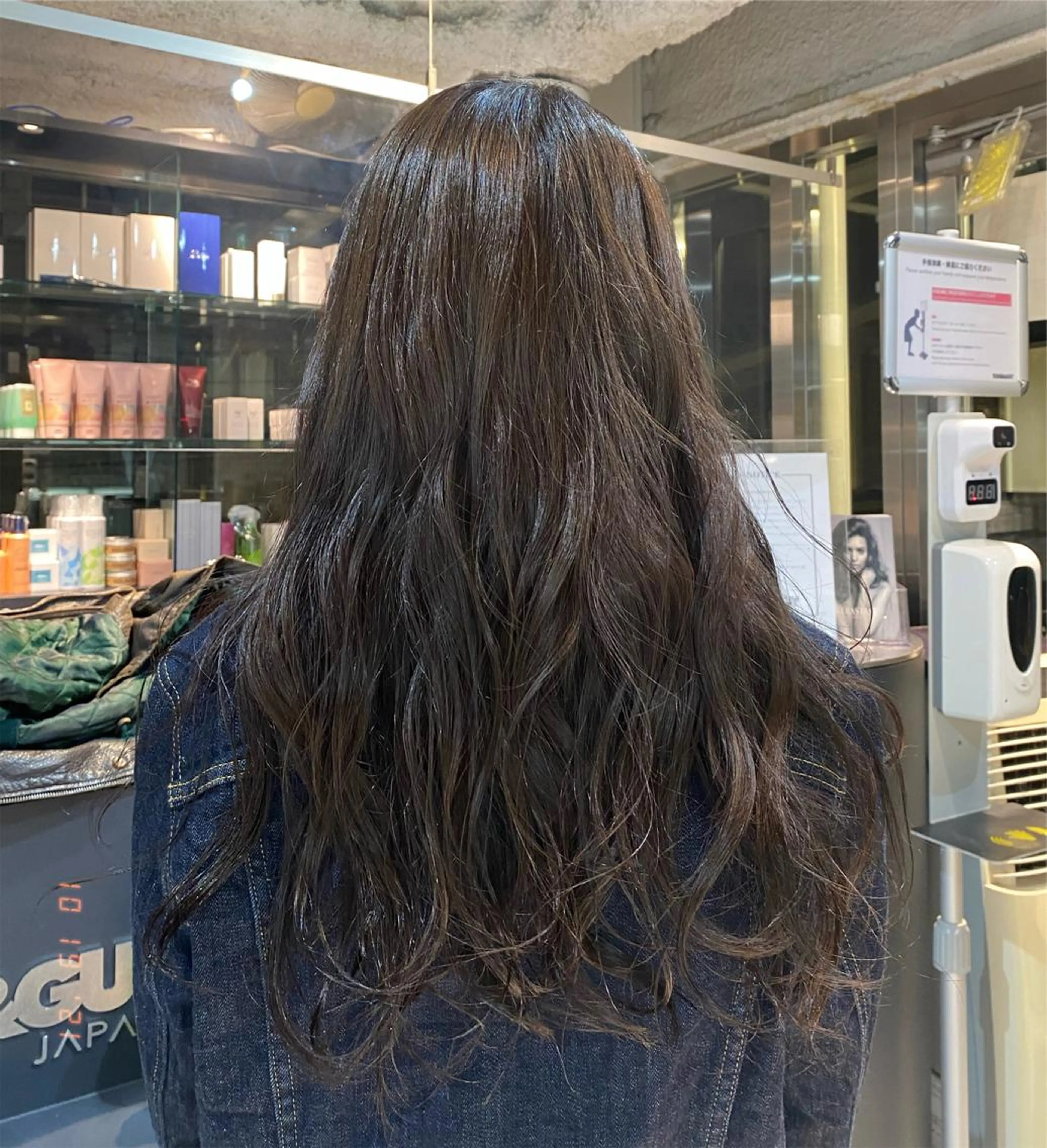 カラー Haco＋所属・ウルフ/レイヤー Miinaのヘアスタイル