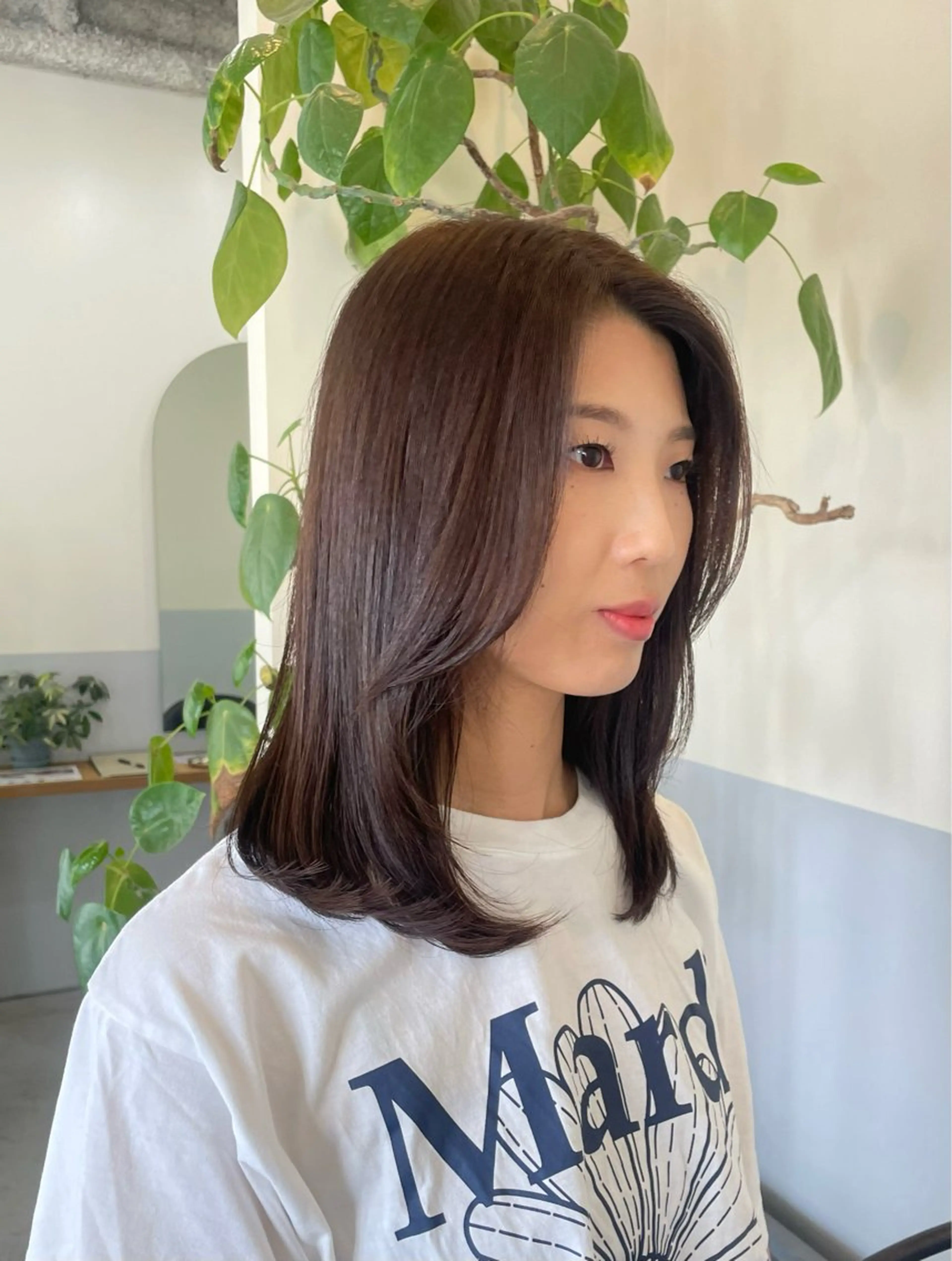 ミディアム アッシュ カット ヘアカラー 小久保 里紗のヘアスタイル