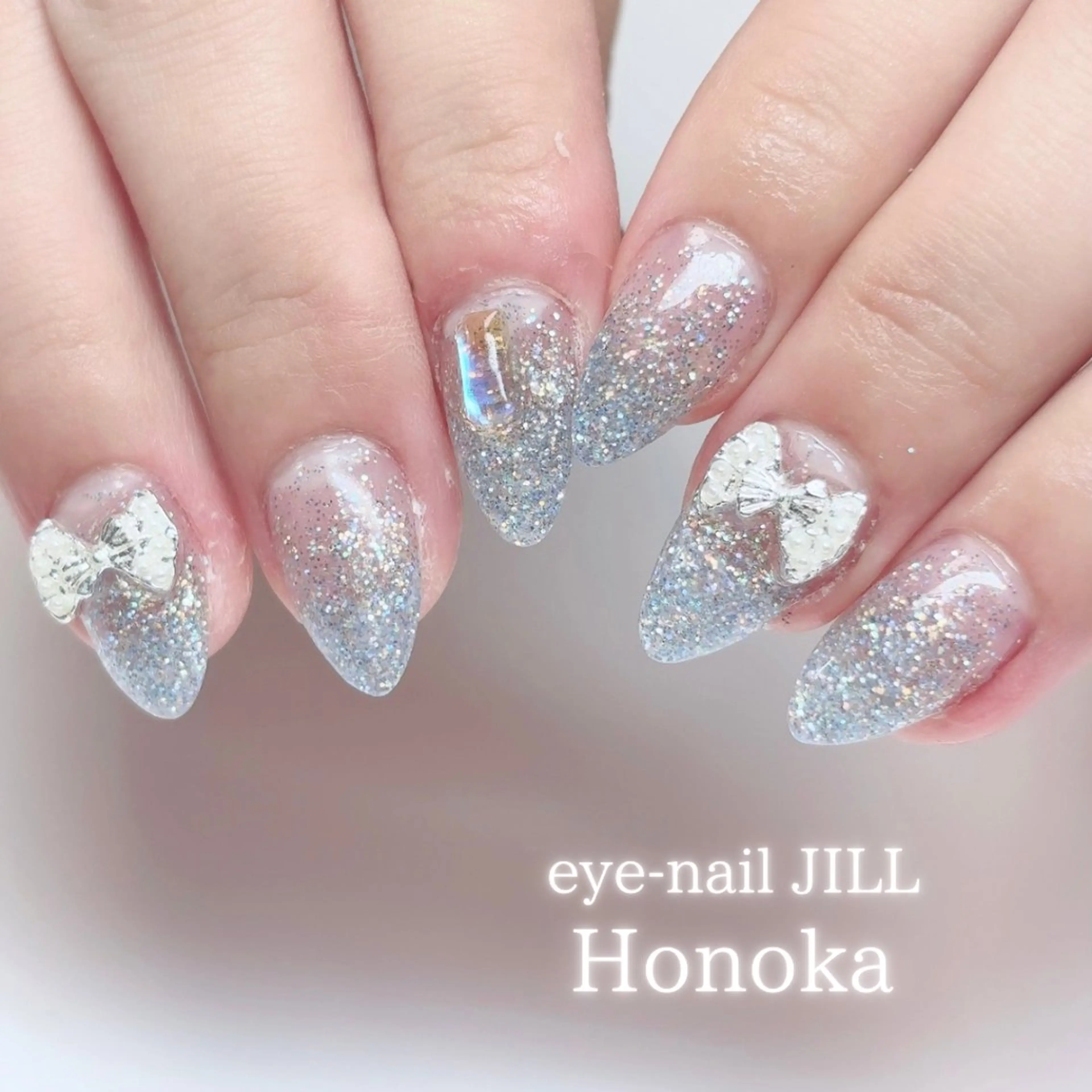 ネイル グラデーション ラメ(グリッター) ラメグラデーション リボン 夏ネイル ハンドネイル JILL Honokaのネイルデザイン