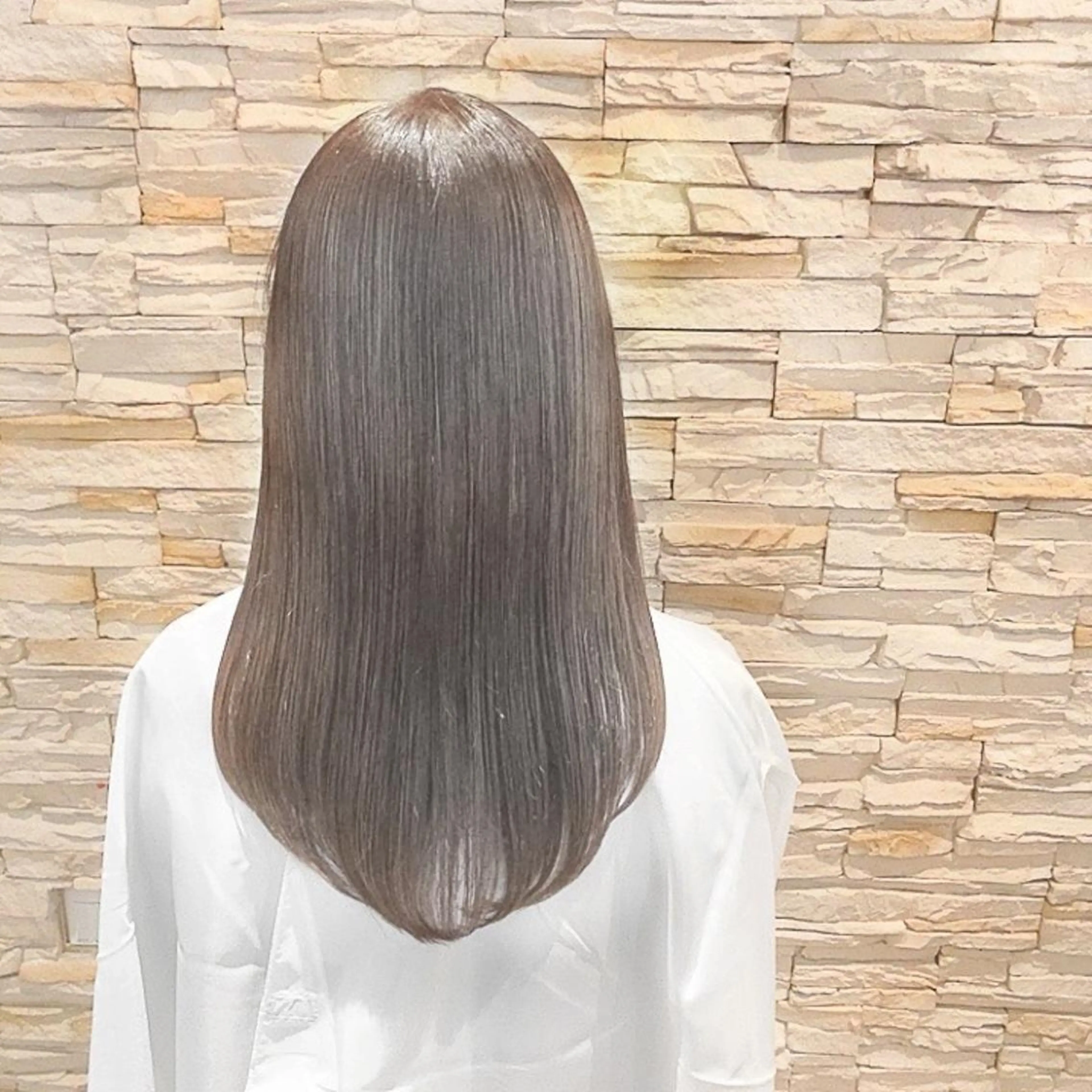 セミロング カット ヘアカラー 縮毛矯正 トリートメント 🌿アロマヘアルーム 新宿店✂︎のヘアスタイル