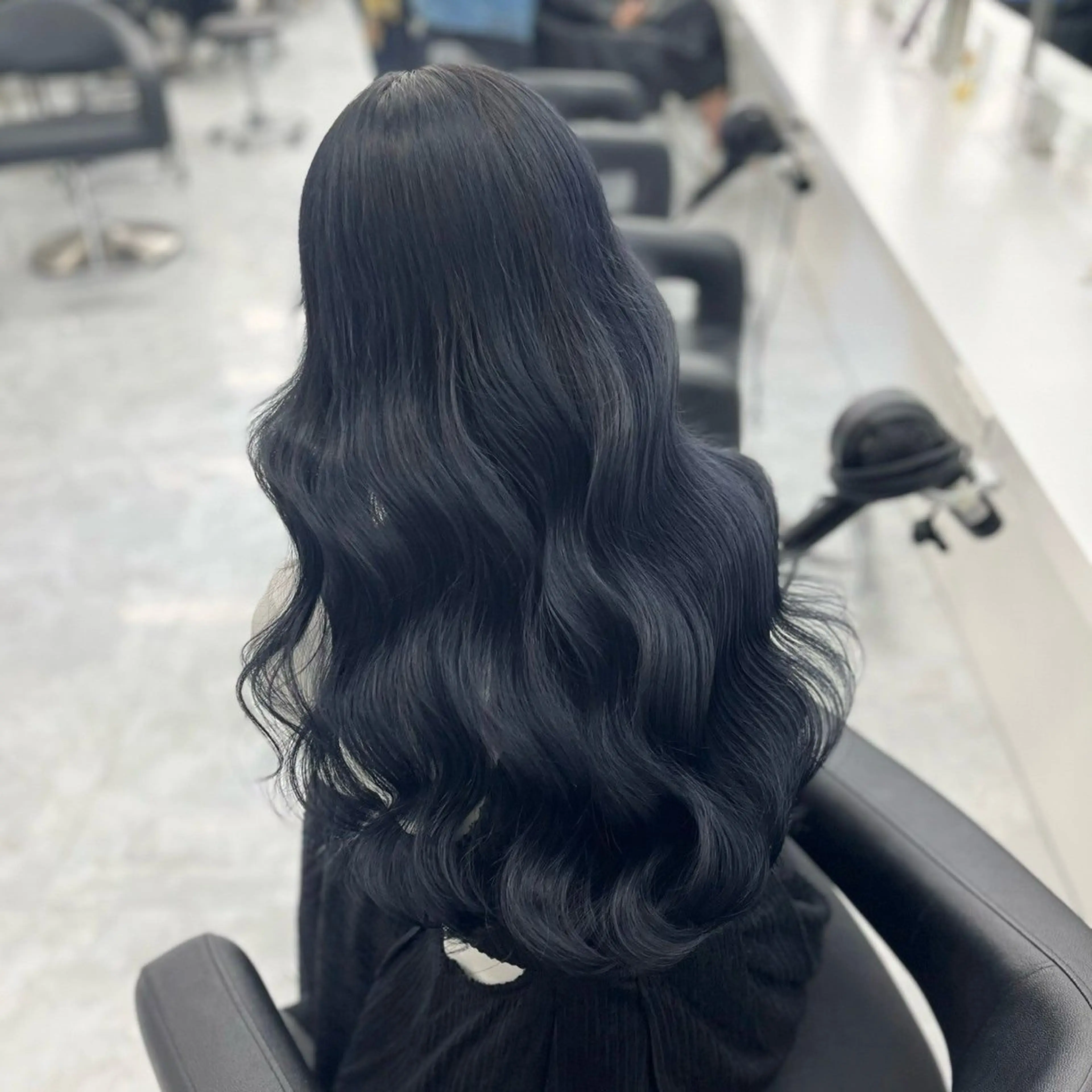 カラー 黒髪 ブルーカラー ブルーブラック yoki.【ﾖｷ】所属・Yoki.【ﾖｷ】 OMI／透明感カラーのヘアスタイル