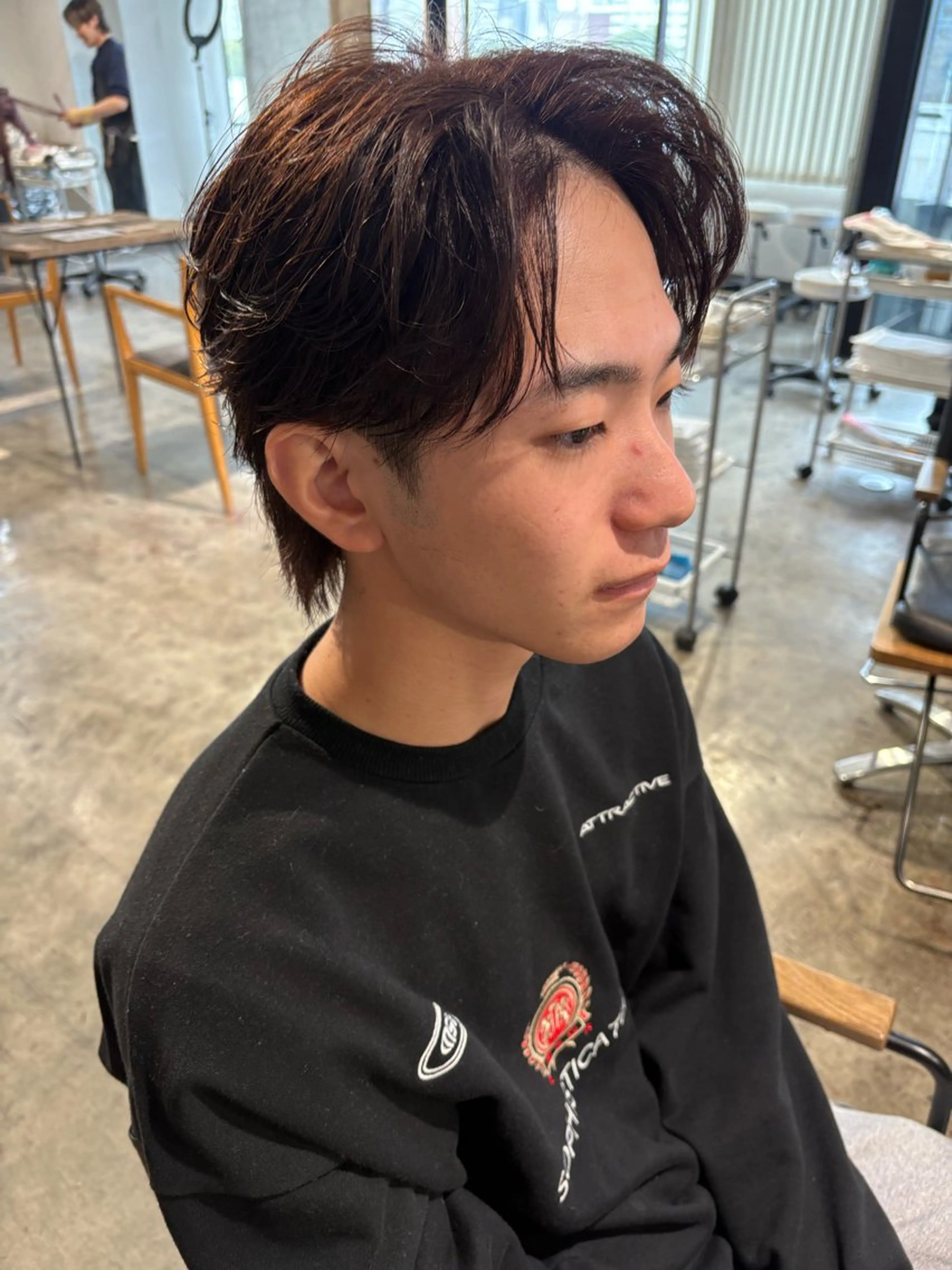 ショート パーマ メンズ センターパート ダウンパーマ フェザーパーマ カルマパーマ メンズ韓国風 フェザーパーマ癖毛 曲がる縮毛矯正森岡のヘアスタイル