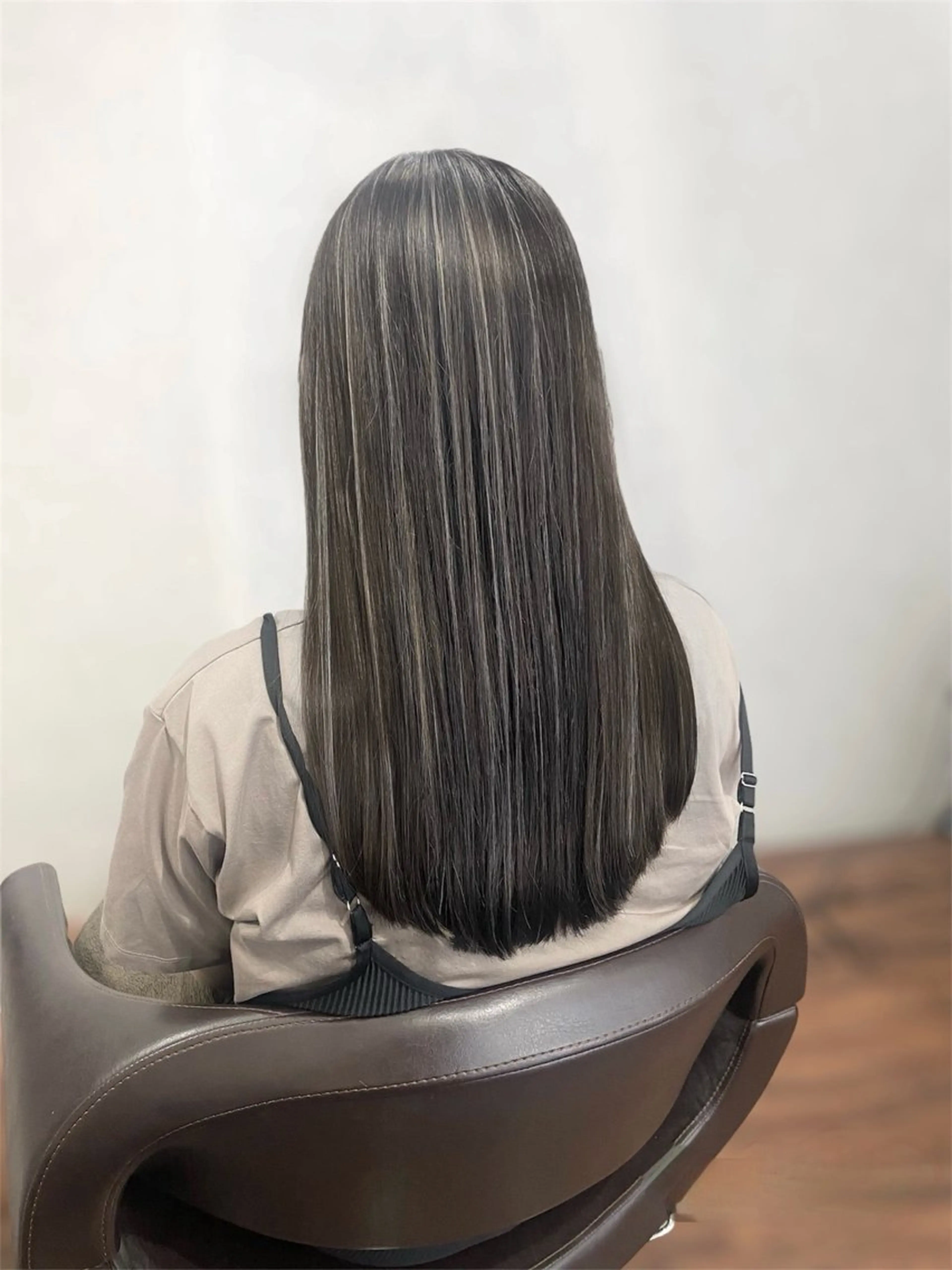 ロング ハイライト _White所属・ＳＨＩ ＺＵのヘアスタイル