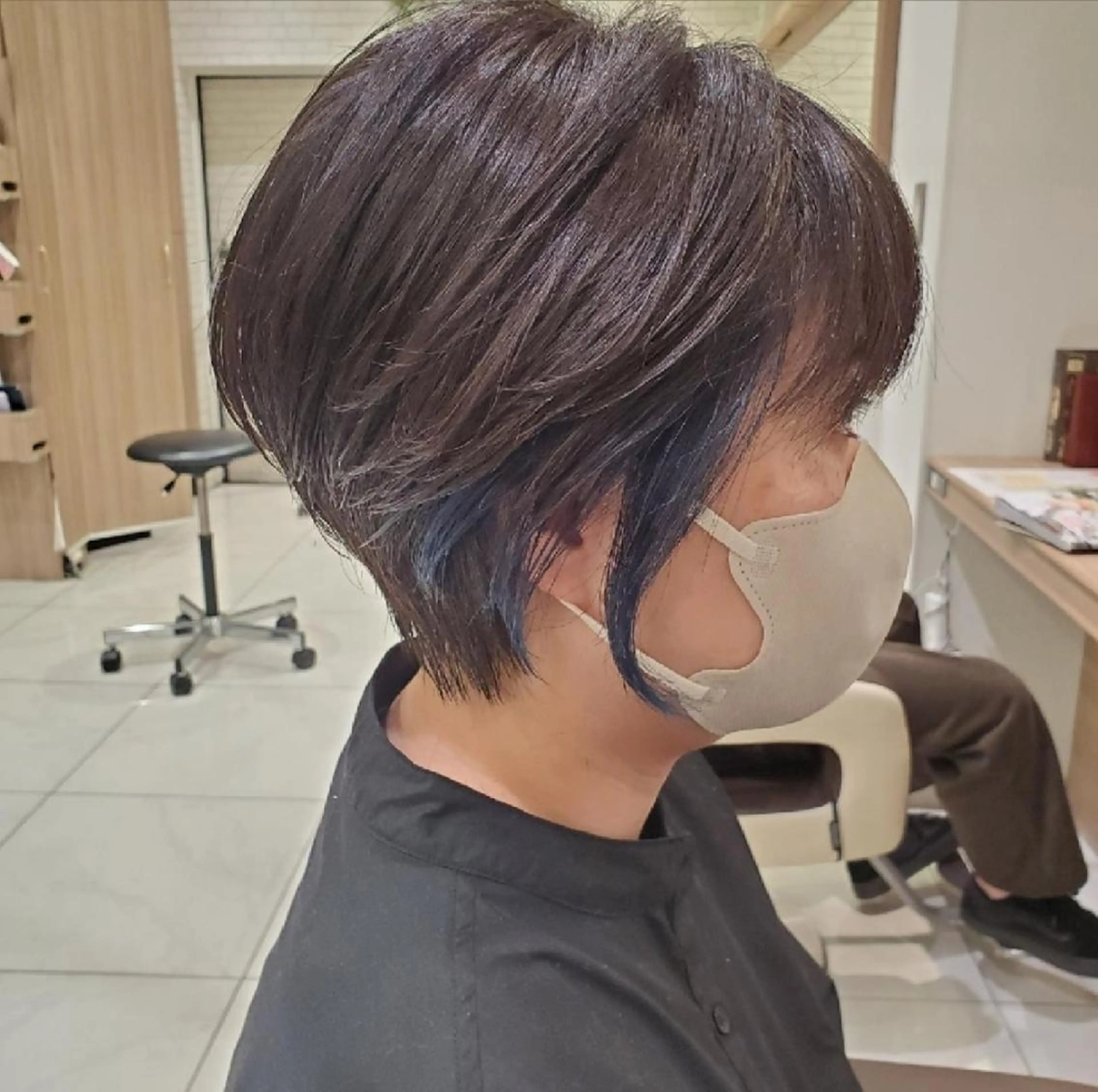 ショート カラー ブリーチ ブルーカラー イヤリングカラー グレージュ イルミナカラー 中村 和貴のヘアスタイル