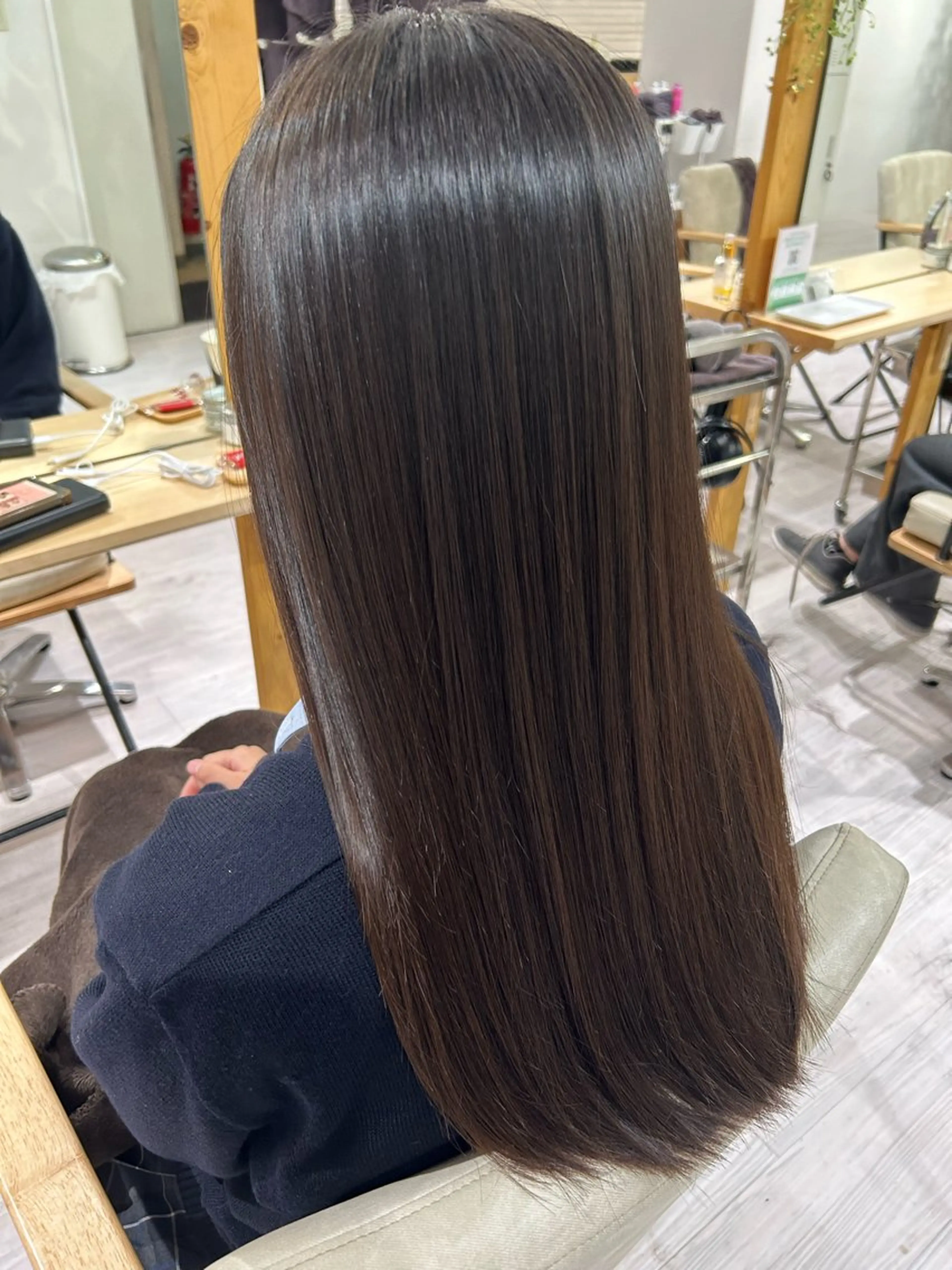 ロング オリーブ・赤み消し 💚MAKOTO💚のヘアスタイル