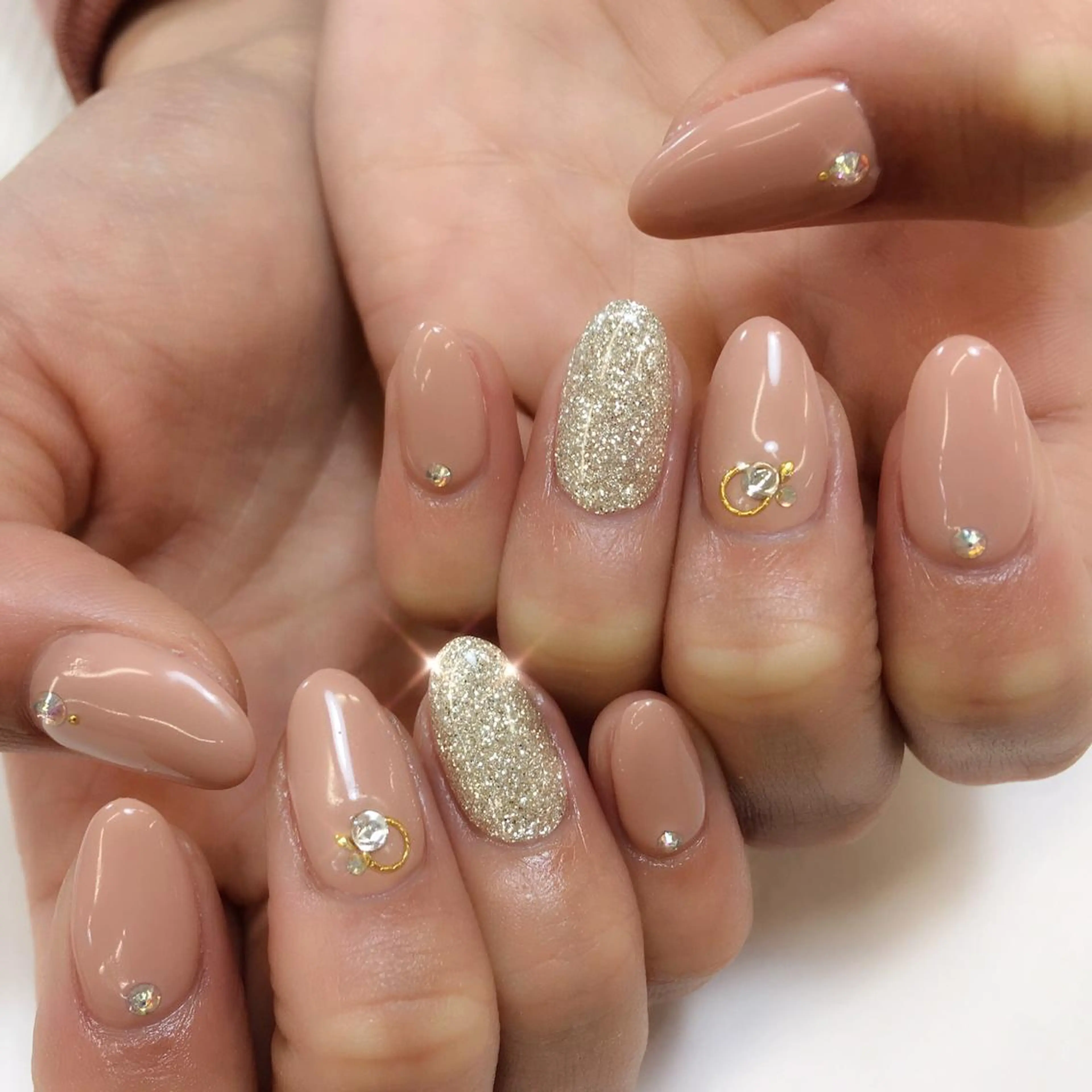 ネイル ワンカラーネイル ストーンネイル ハンドネイル Twinkling( private salon)所属・伊藤 京香のネイルデザイン