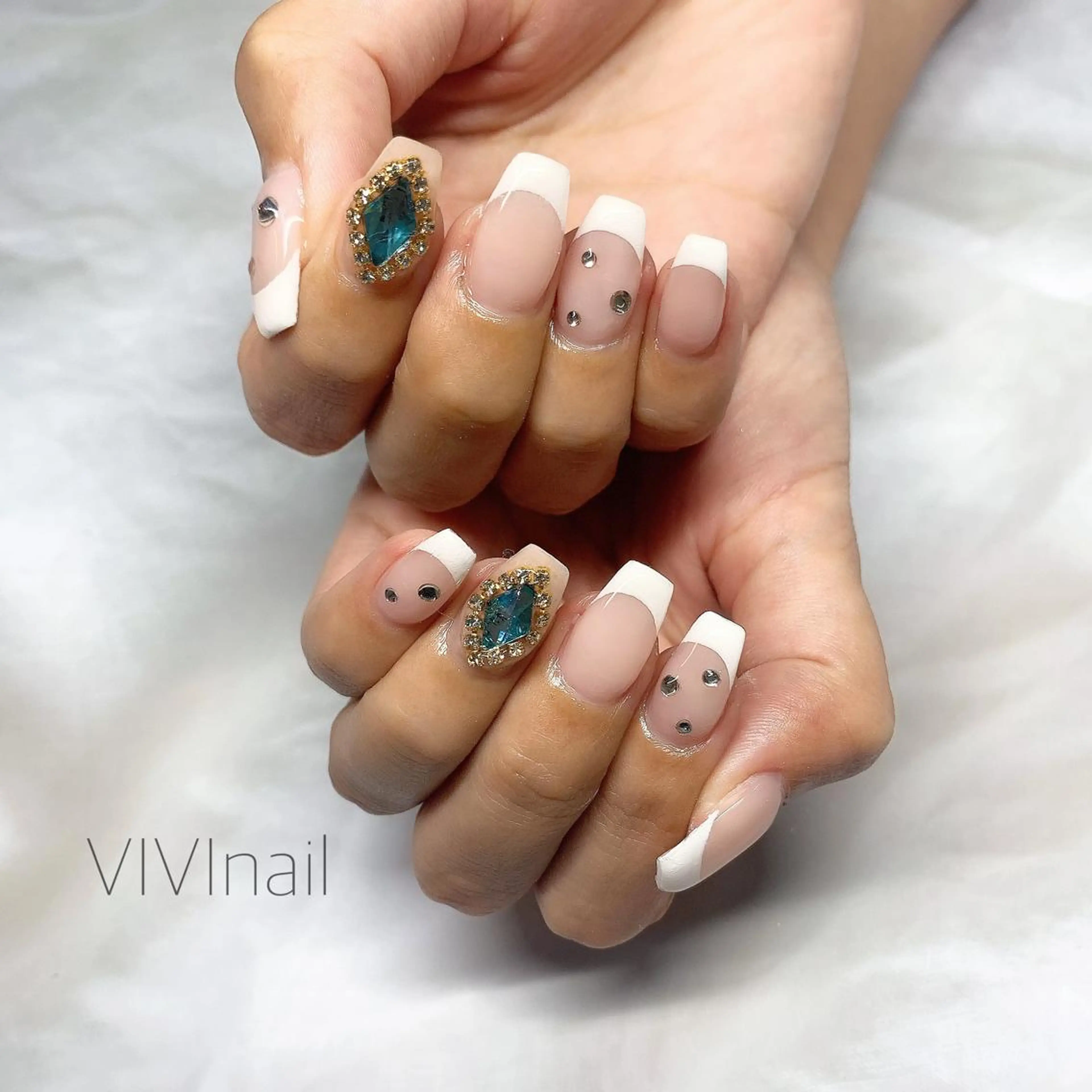 ネイル フレンチネイル ハンドネイル vivi nailのネイルデザイン