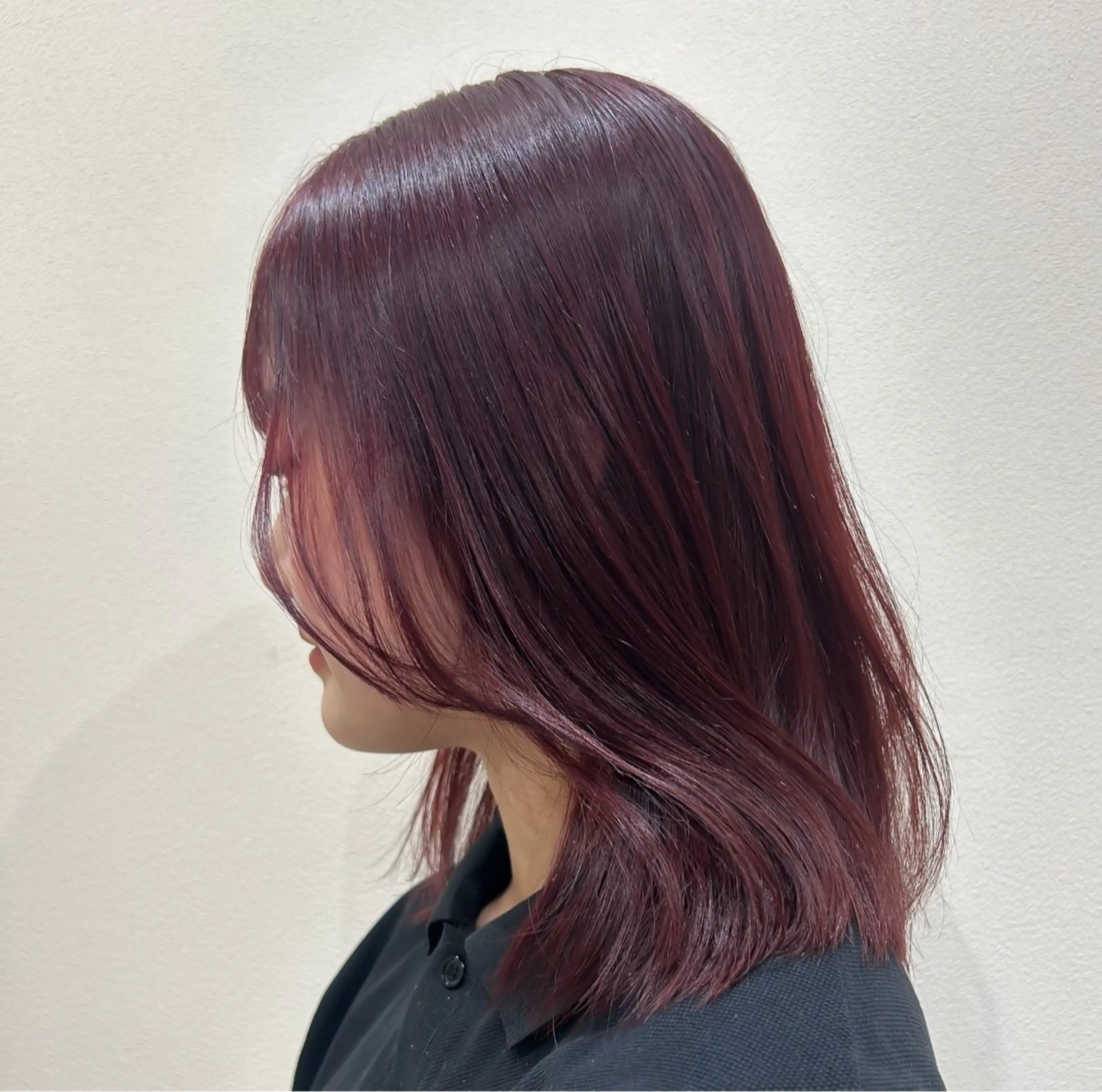 ミディアム カラー ケアカラー 透明感カラー ピンクカラー ローズカラー くびれヘア ヘアカラー aku💞韓国風🩷 ピンクカラー🎀🩷のヘアスタイル