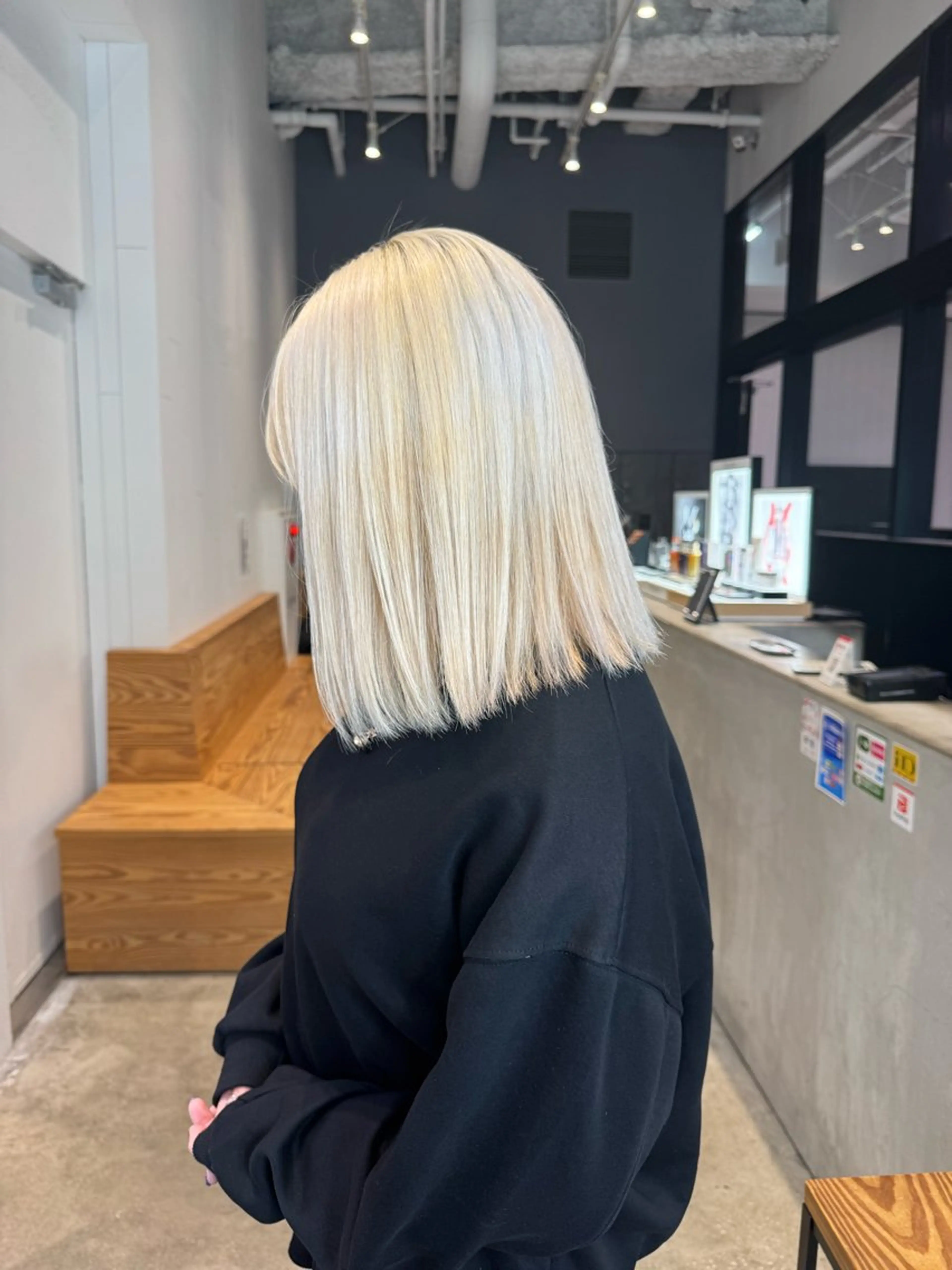 ミディアム カラー ブロンド ホワイトブロンド ヘアカラー 【似合わせカラー】 西口嶺河のヘアスタイル