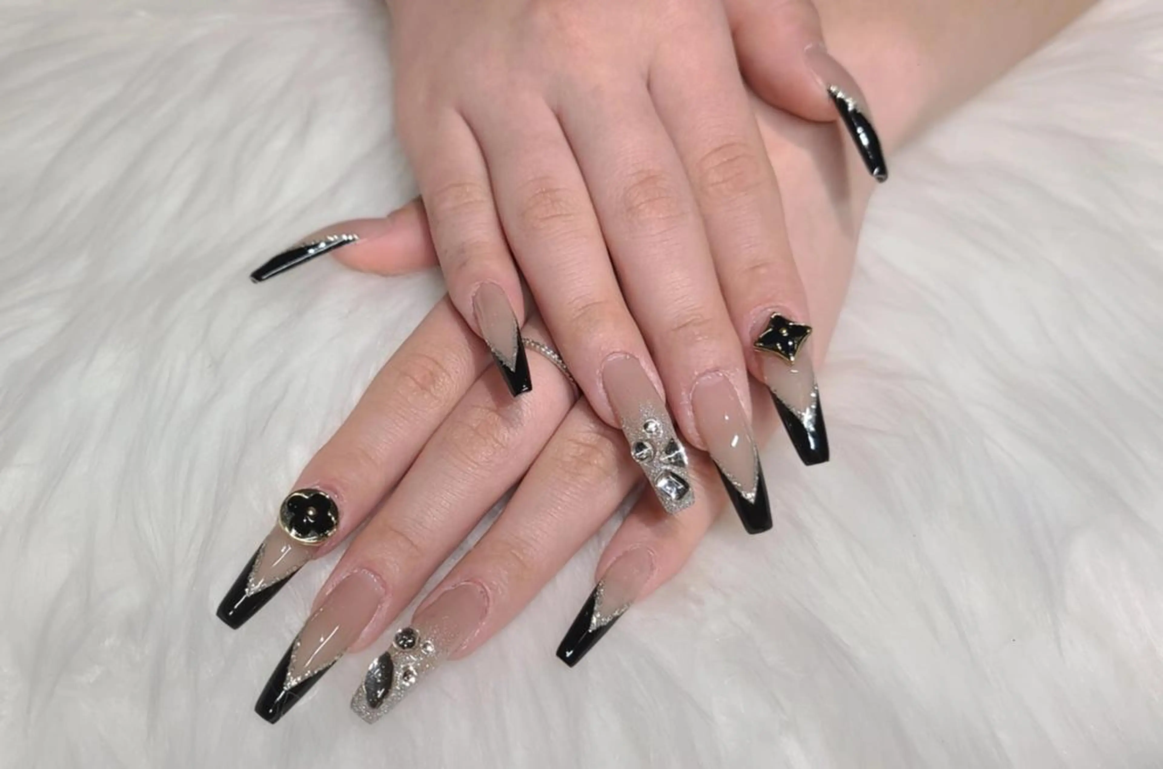 ネイル フレンチネイル ハンドネイル Ravissy nail.のネイルデザイン