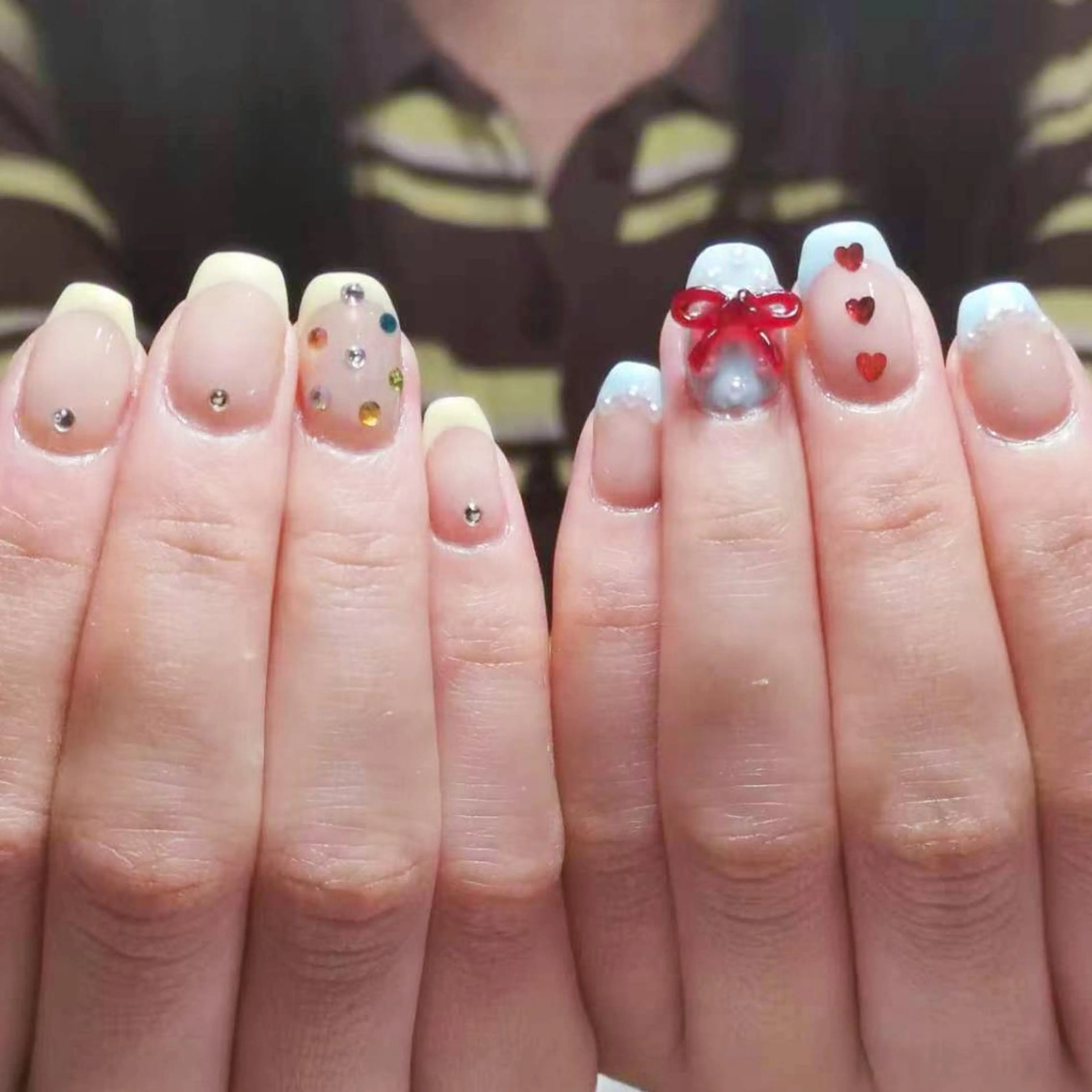 ネイル アートネイル オーロラネイル ガーリー キラキラネイル 韓国ネイル ハンドネイル YOYO 💅のネイルデザイン