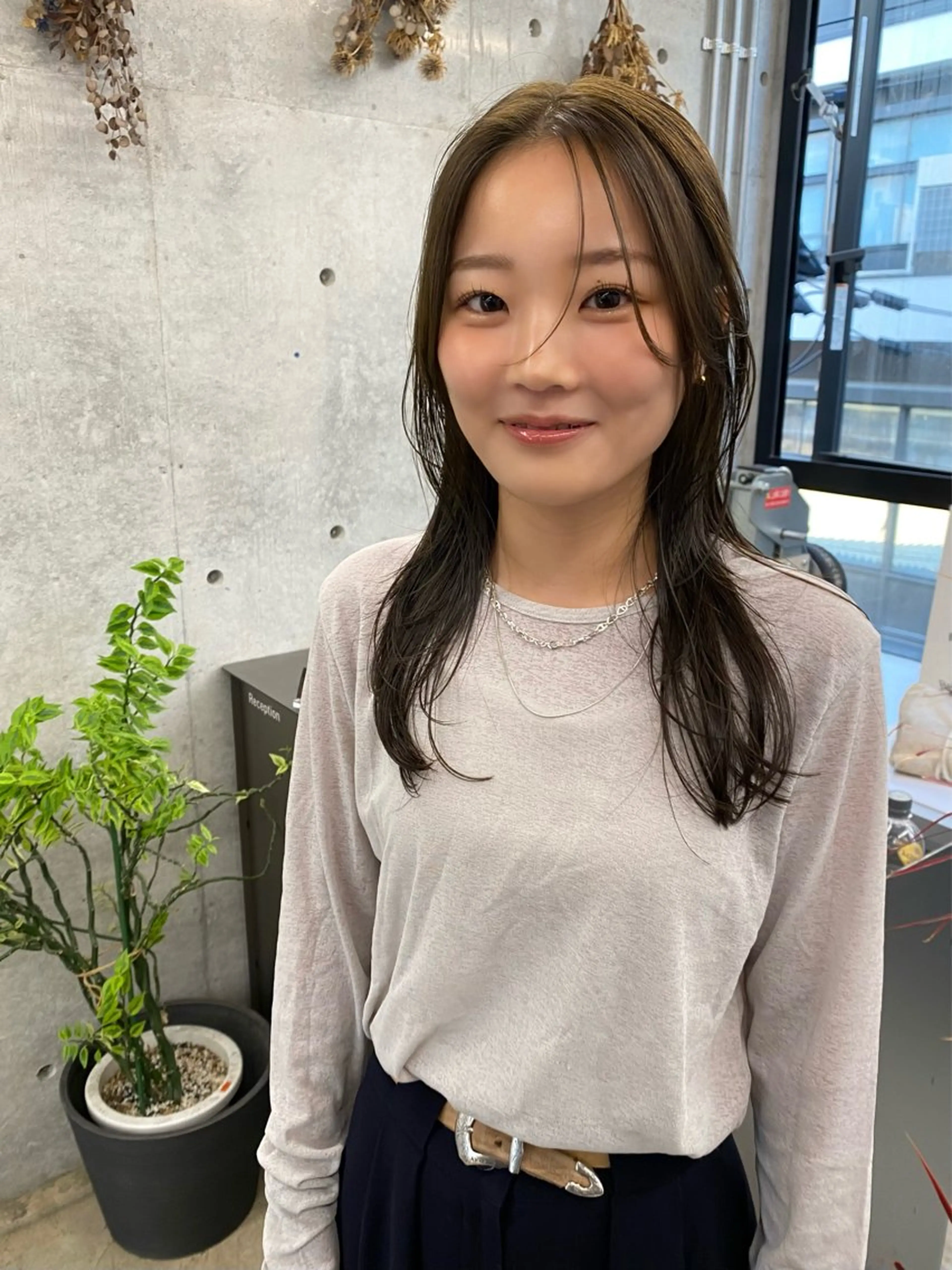 ミディアム カラー レイヤーカット カット ヘアカラー トリートメント 似合わせカット レイヤーボブウルフのヘアスタイル