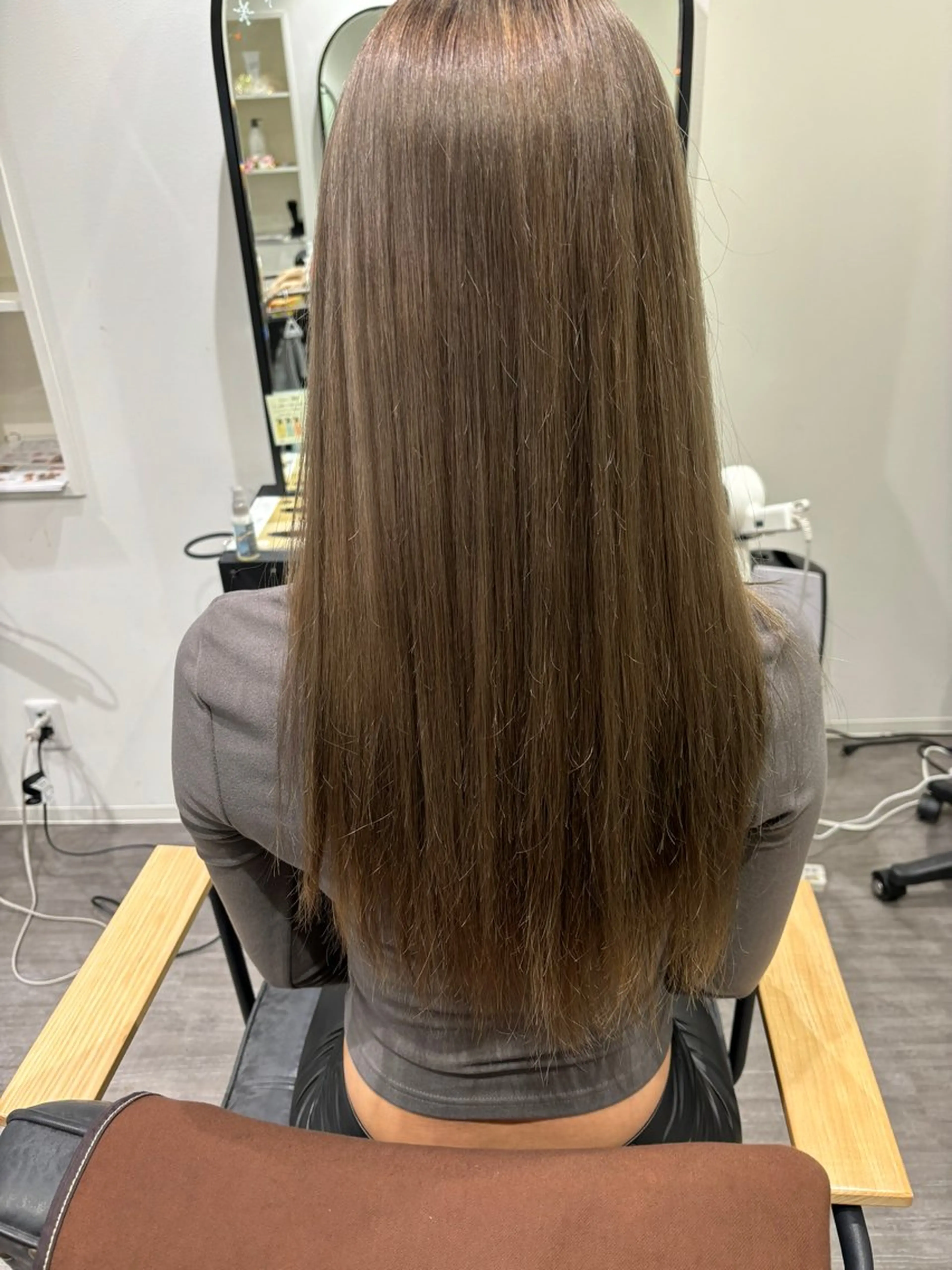 カラー ブリーチ グレージュ ヘアカラー トリートメント cocotte宜喜 弘希のヘアスタイル