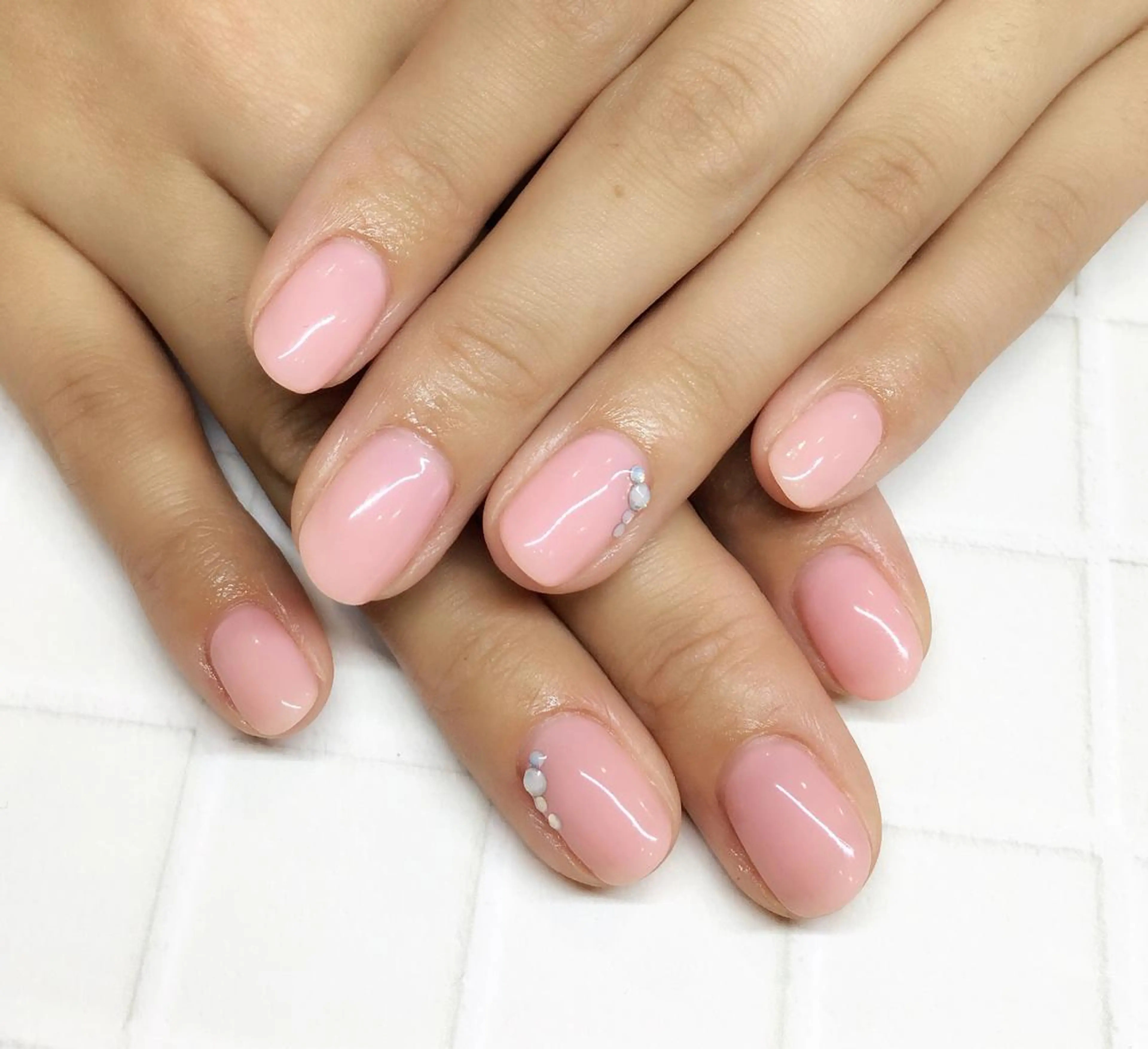 ネイル ワンカラーネイル ピンク ストーンネイル nail salon Soeurのネイルデザイン