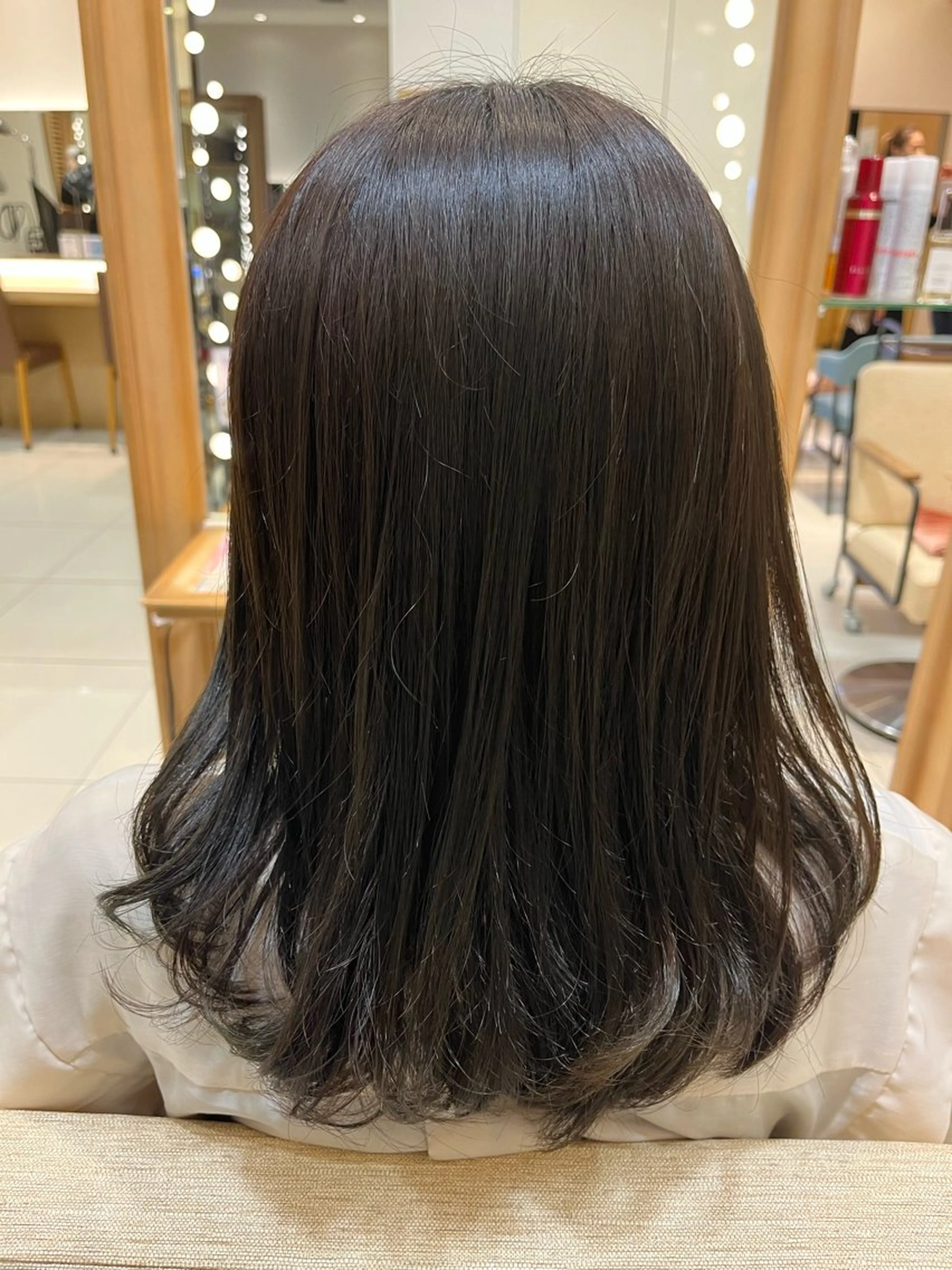 セミロング カラー 黒髪 ブルーカラー ブルーブラック なつな/ 透明感カラーのヘアスタイル