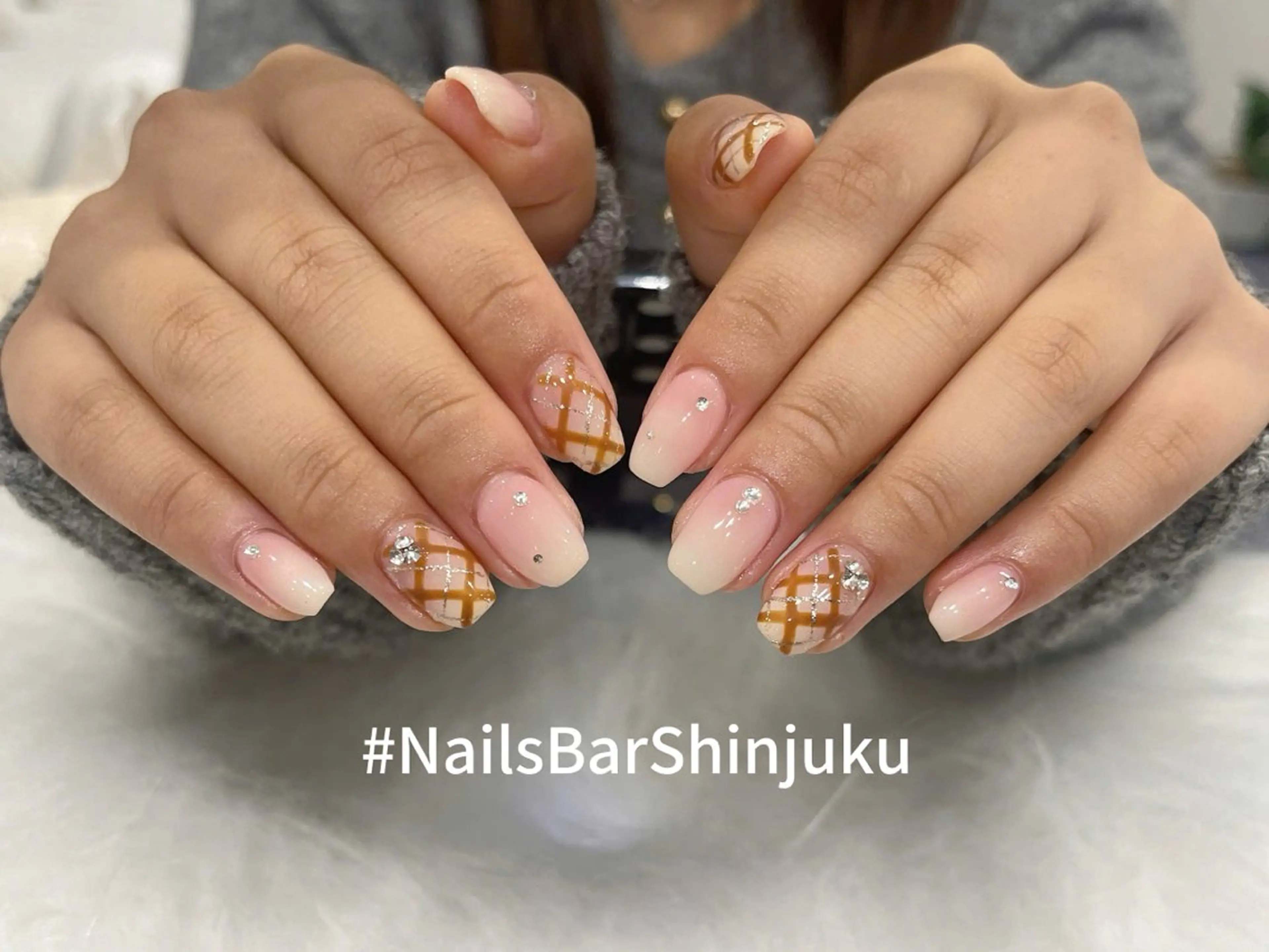 ネイル ボルドー ブラウン チークネイル ドット フットネイル ハンドネイル NAILS BAR SHINJUKUのネイルデザイン