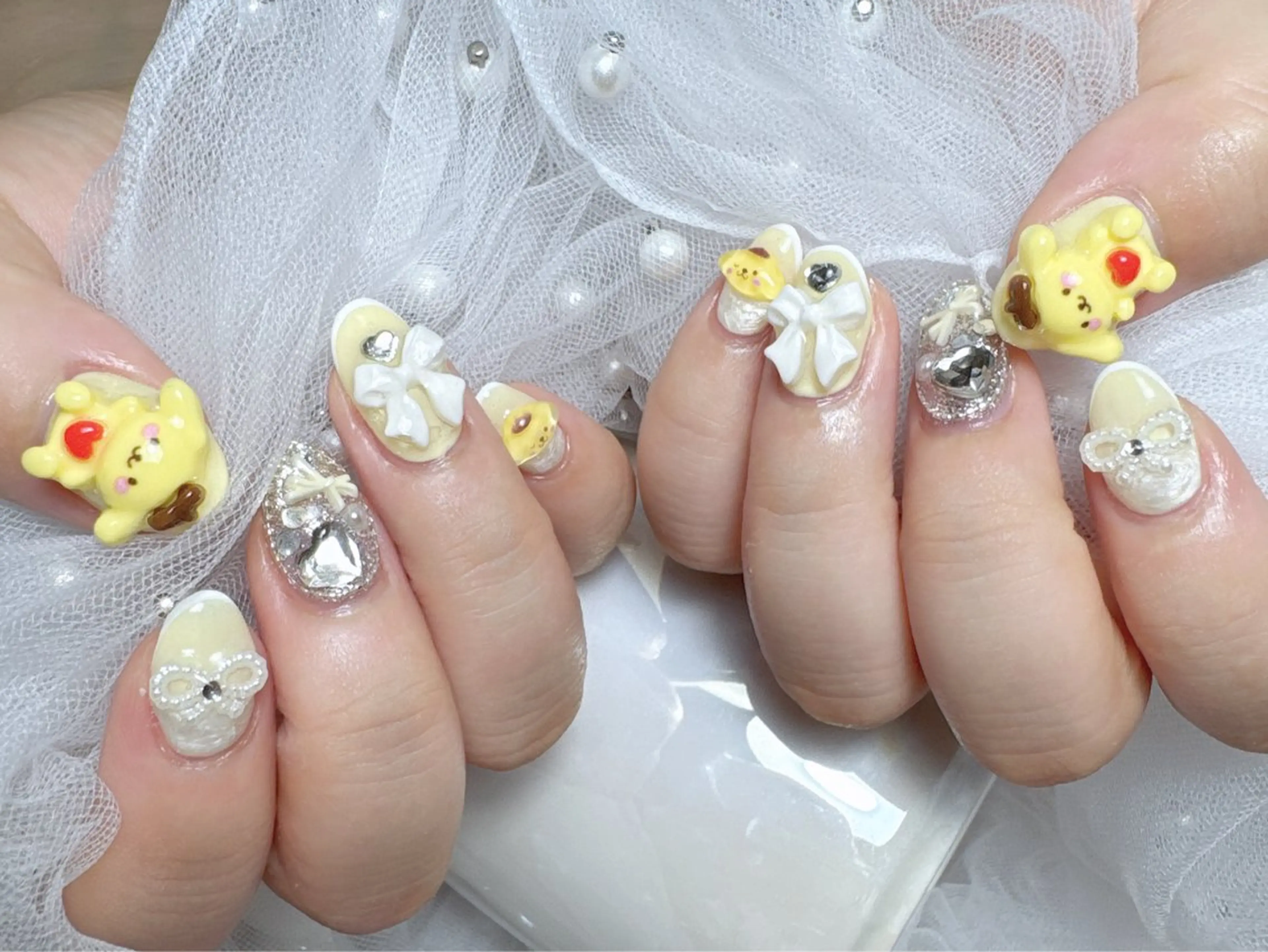 ミディアム ハンドネイル ビューティーフル Aのネイルデザイン