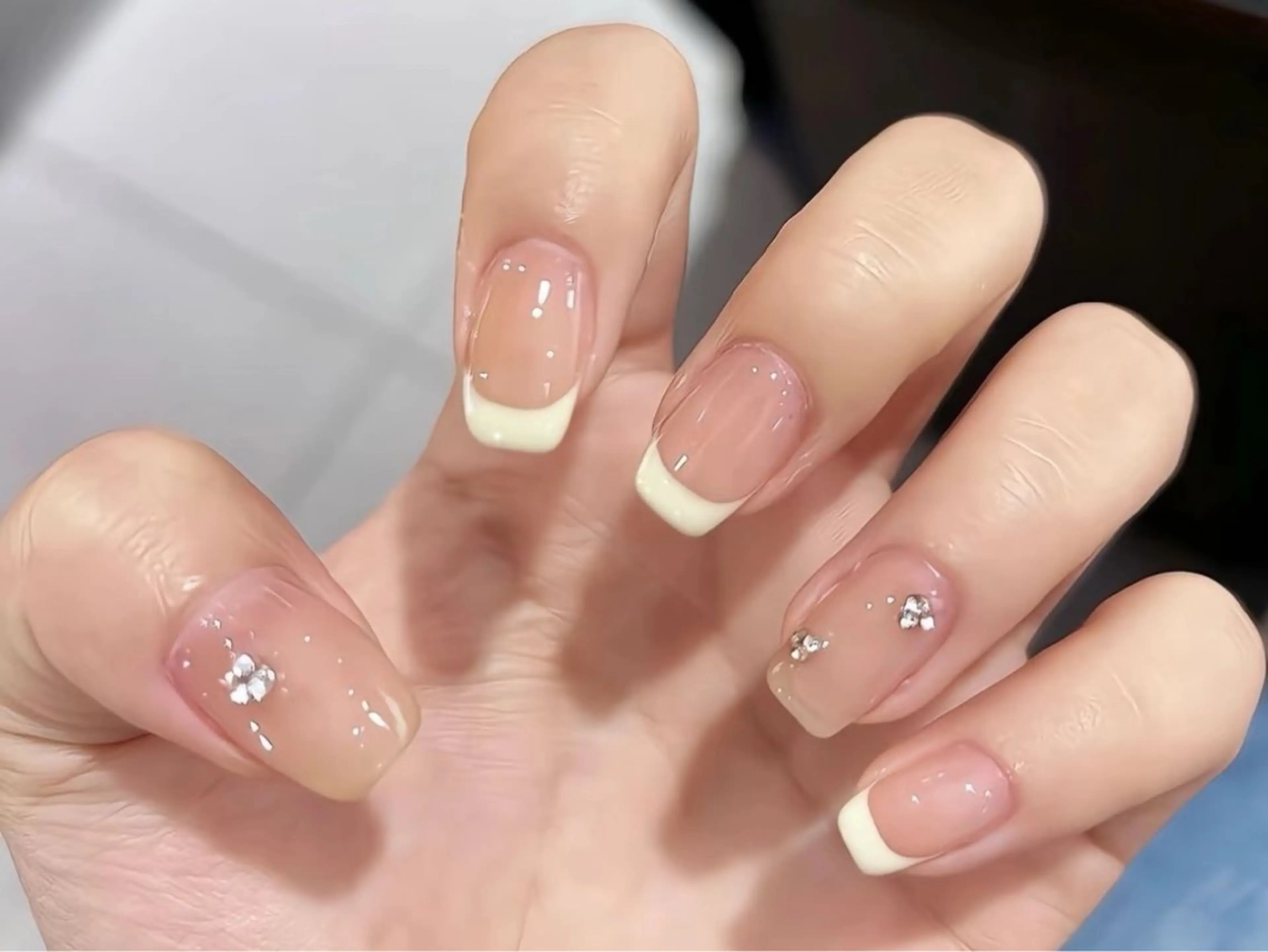 ネイル オーロラネイル フレンチネイル グラデーション マグネットネイル ミラーネイル ハンドネイル NOA NAILのネイルデザイン