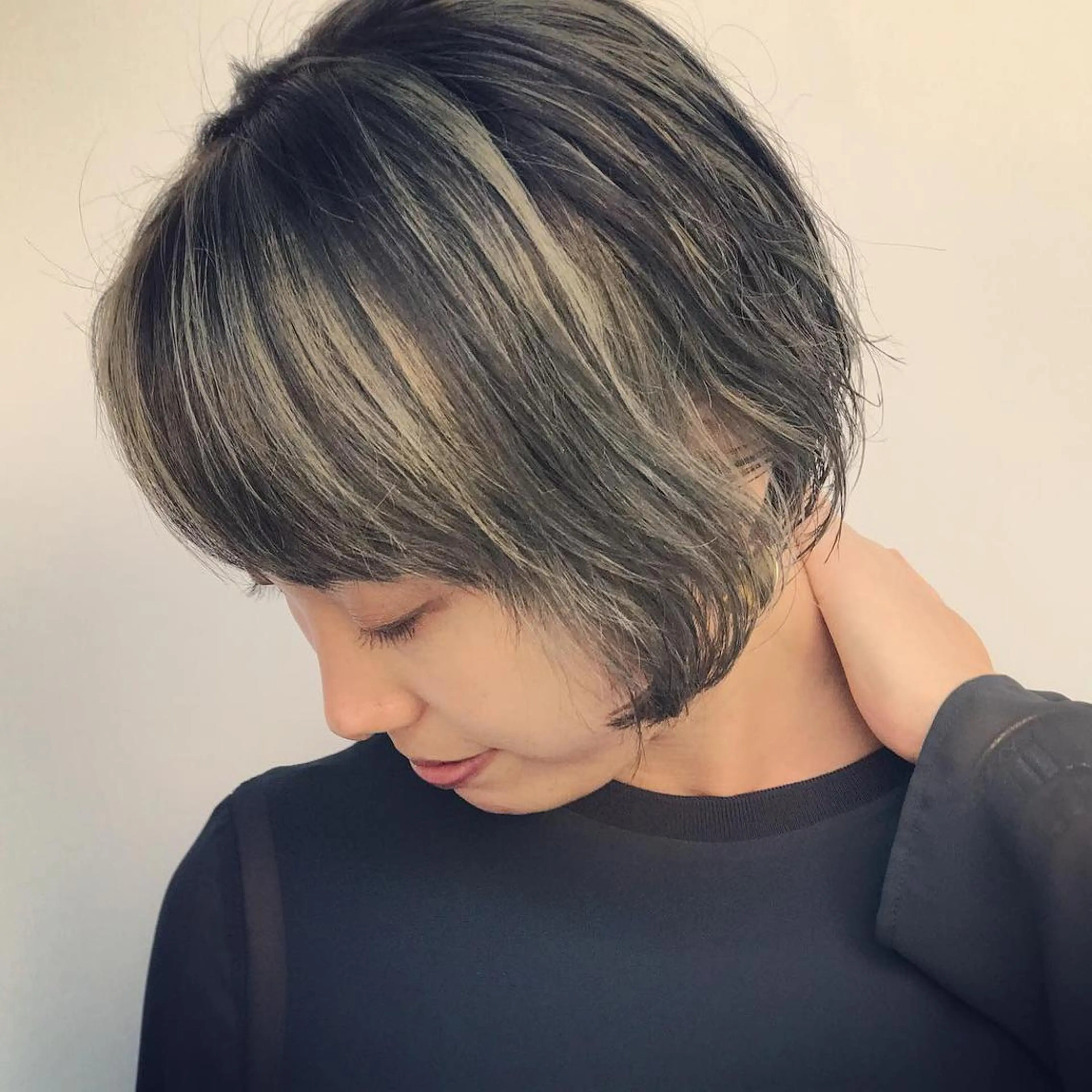 ショート カラー パーマ グレージュ メッシュ ショートヘア カット トリートメント BRAIDS💎愛子 大人ハイライト💎のヘアスタイル
