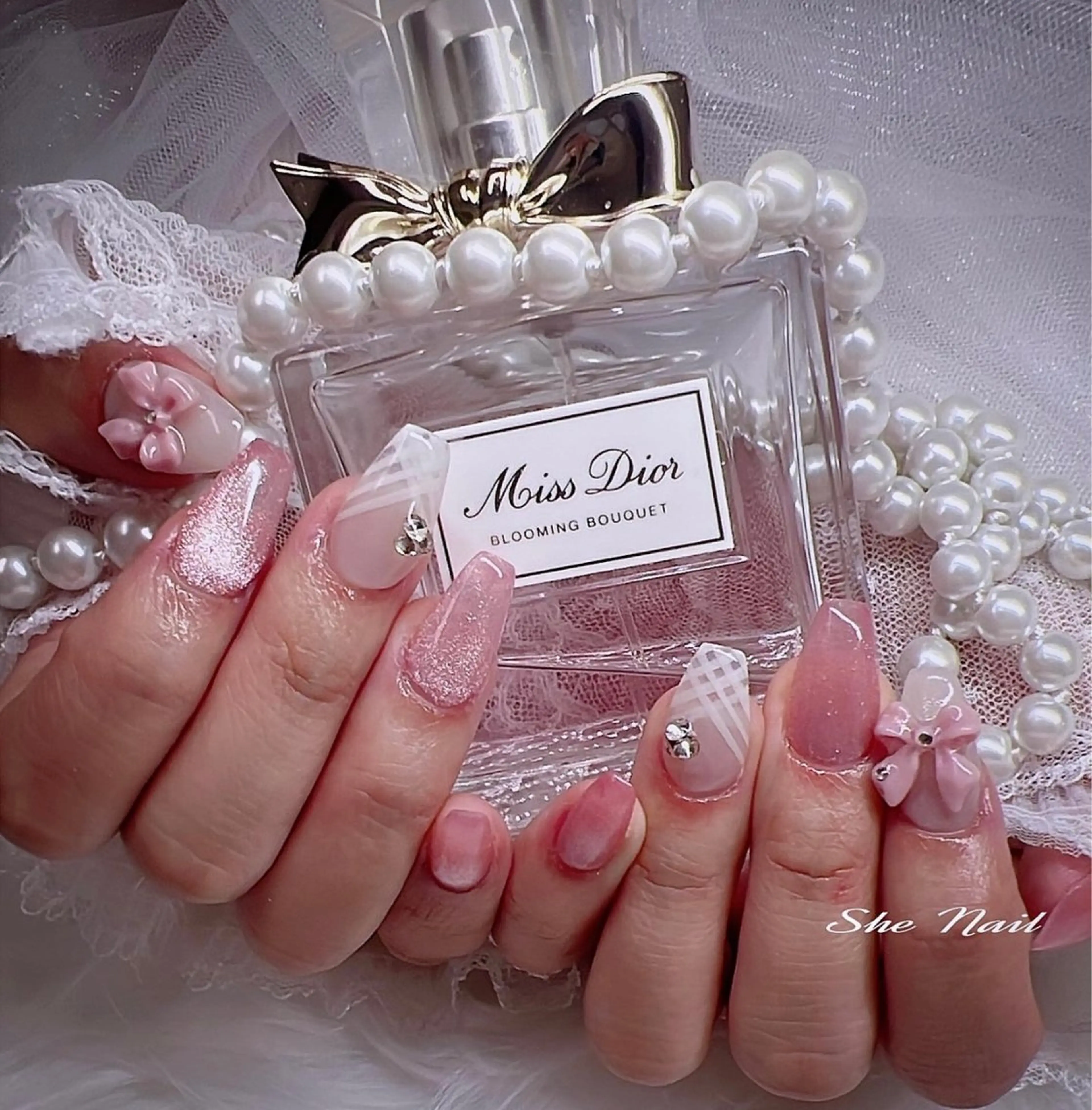 ネイル チークネイル 長さ出し フレンチネイル ガラスフレンチ キラキラネイル She Nail所属・ISA_ BELLAのネイルデザイン