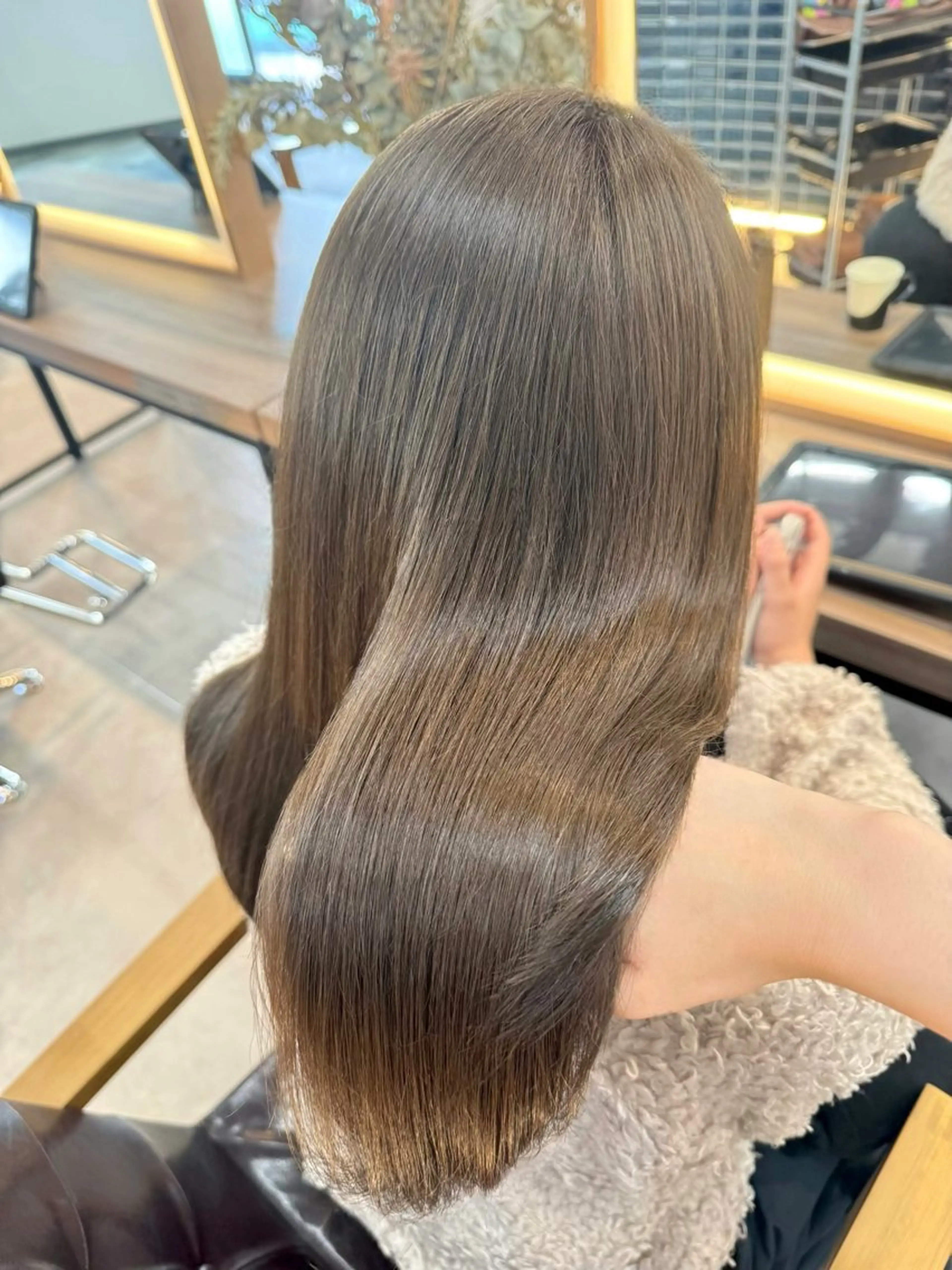 ミディアム カラー ベージュカラー ブリーチ 透明感カラー ダブルカラー ブリーチなしカラー カット ヘアカラー 🐣Kokoro🌸 美髪/顔周りレイヤーのヘアスタイル