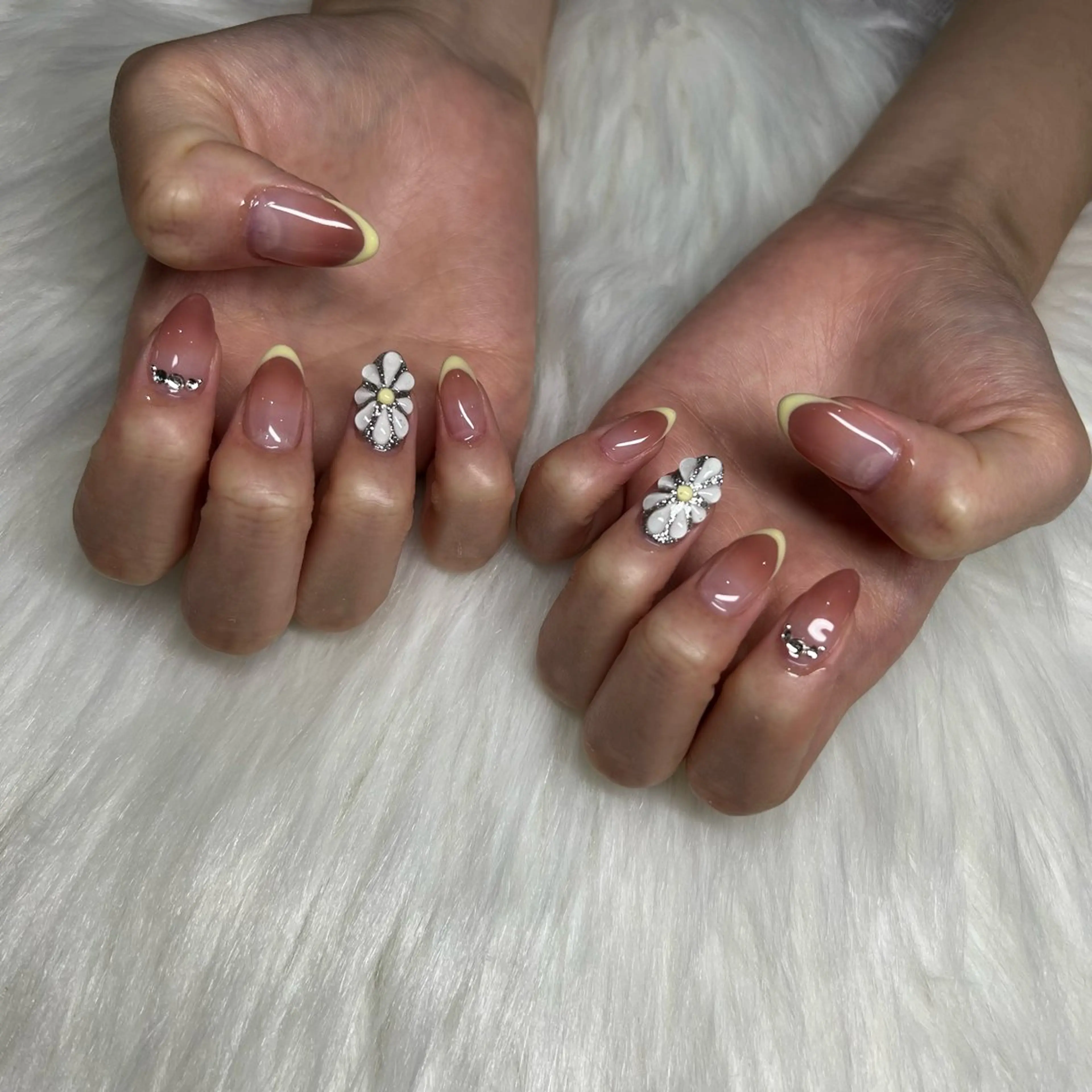 ネイル アートネイル グラデーション ハンドネイル 鈴木 優希のネイルデザイン