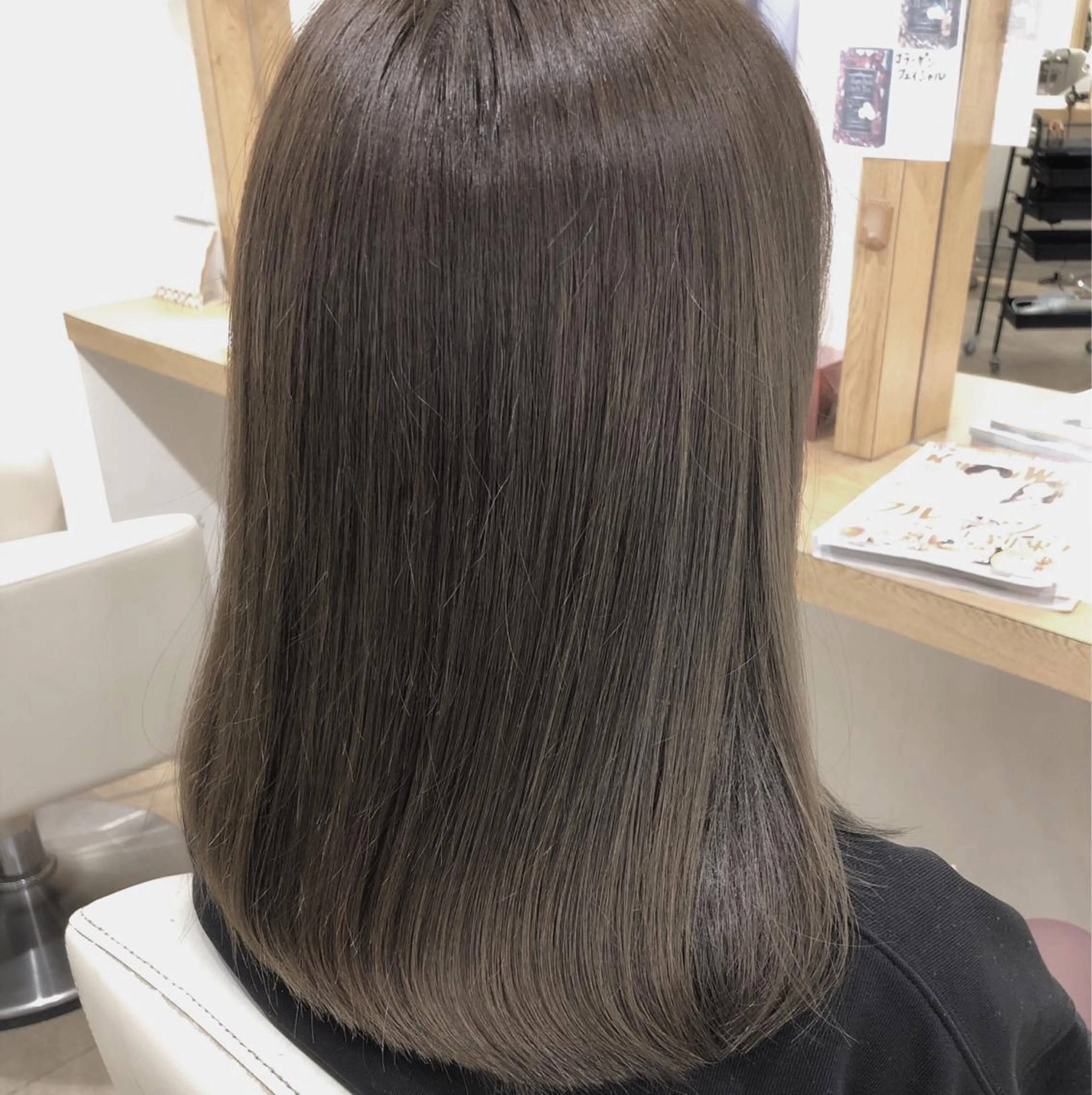ミディアム カラー アッシュ ブリーチ ブリーチなしカラー 髪質改善とカラー特化 ✨Hito.nowaのヘアスタイル