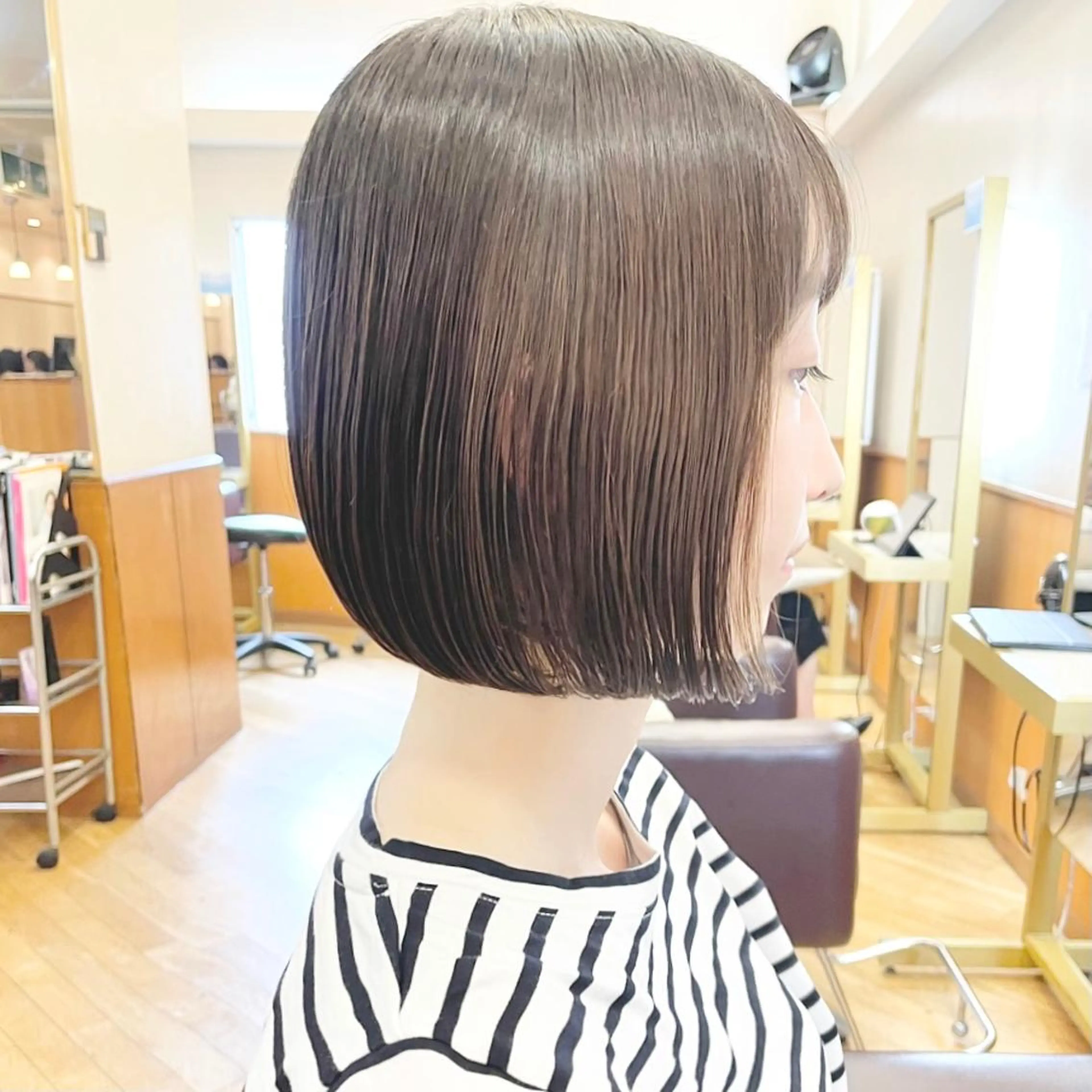 ショート カラー ヘアアレンジ キッズ 前下がりボブ ショートボブ アッシュ ベージュカラー ブロンド カット ヘアカラー トリートメント さわ きょうすけ/ ボブ髪質改善ショートのヘアスタイル