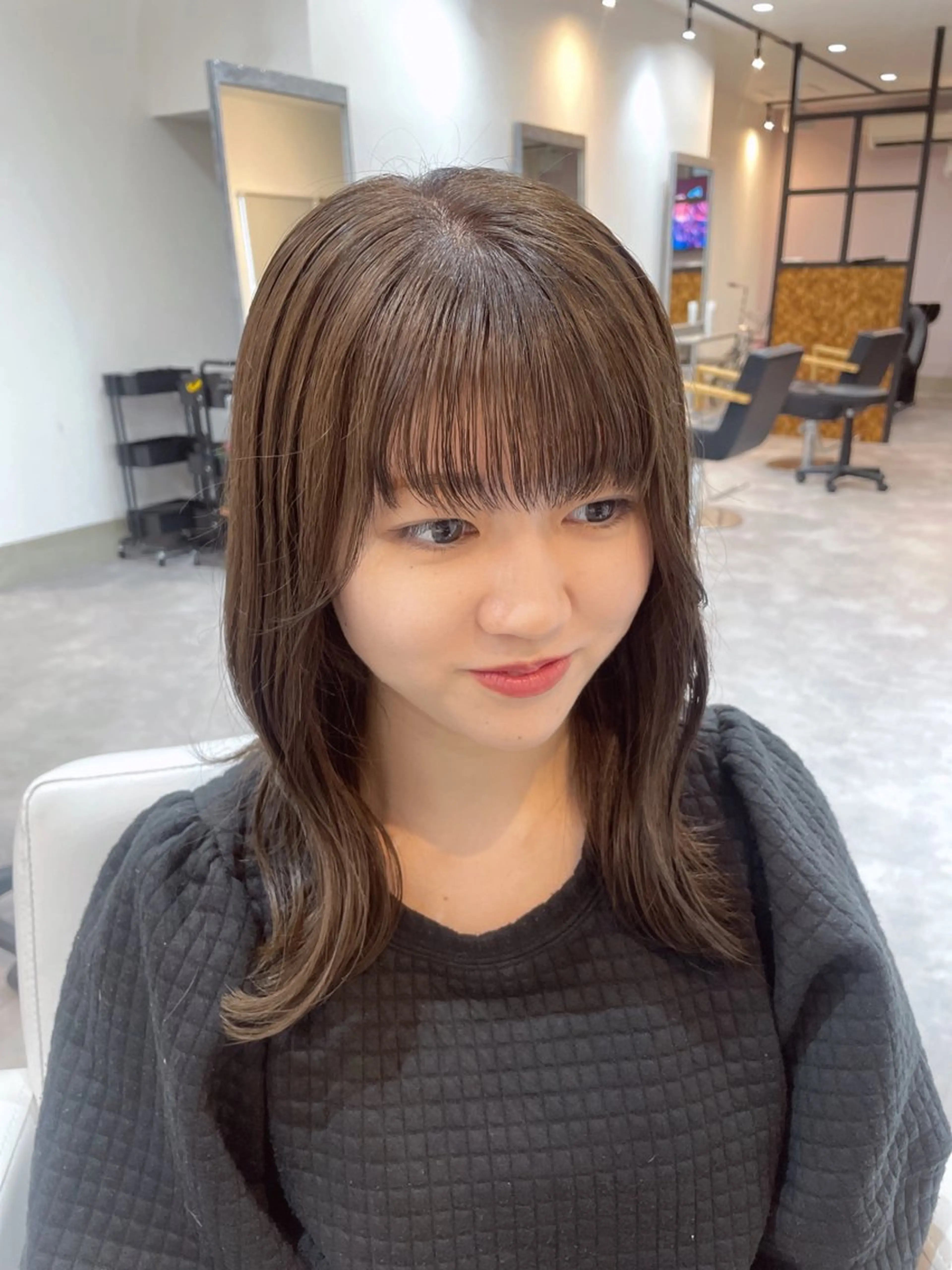 ミディアム カラー ブリーチ 透明感カラー グレージュ くびれヘア 赤味消しcolor 🌿🤍Ayaのヘアスタイル