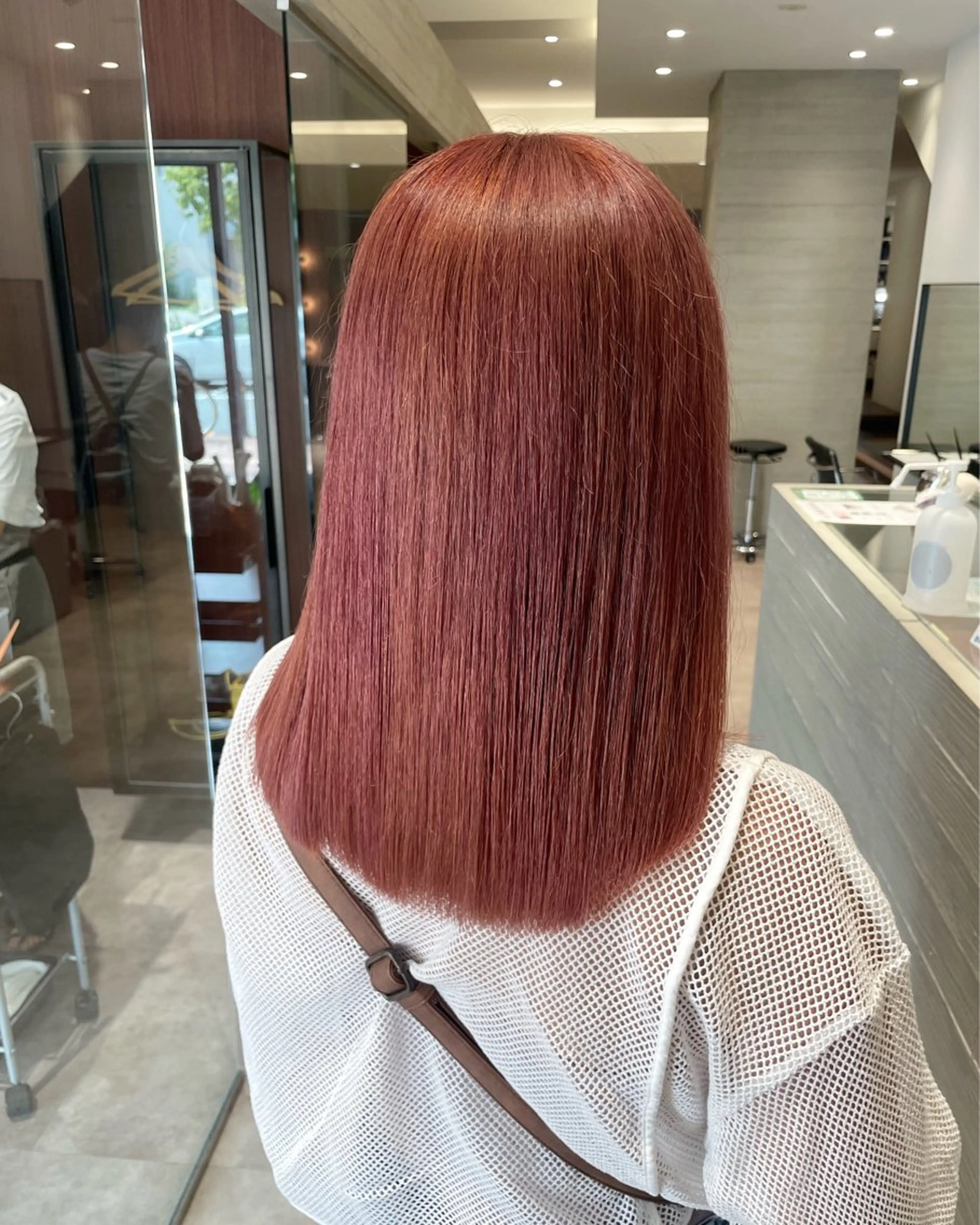 ミディアム カット ヘアカラー NEST by chord （ネストバイコード）所属・🤍関根 朋香🤍のヘアスタイル